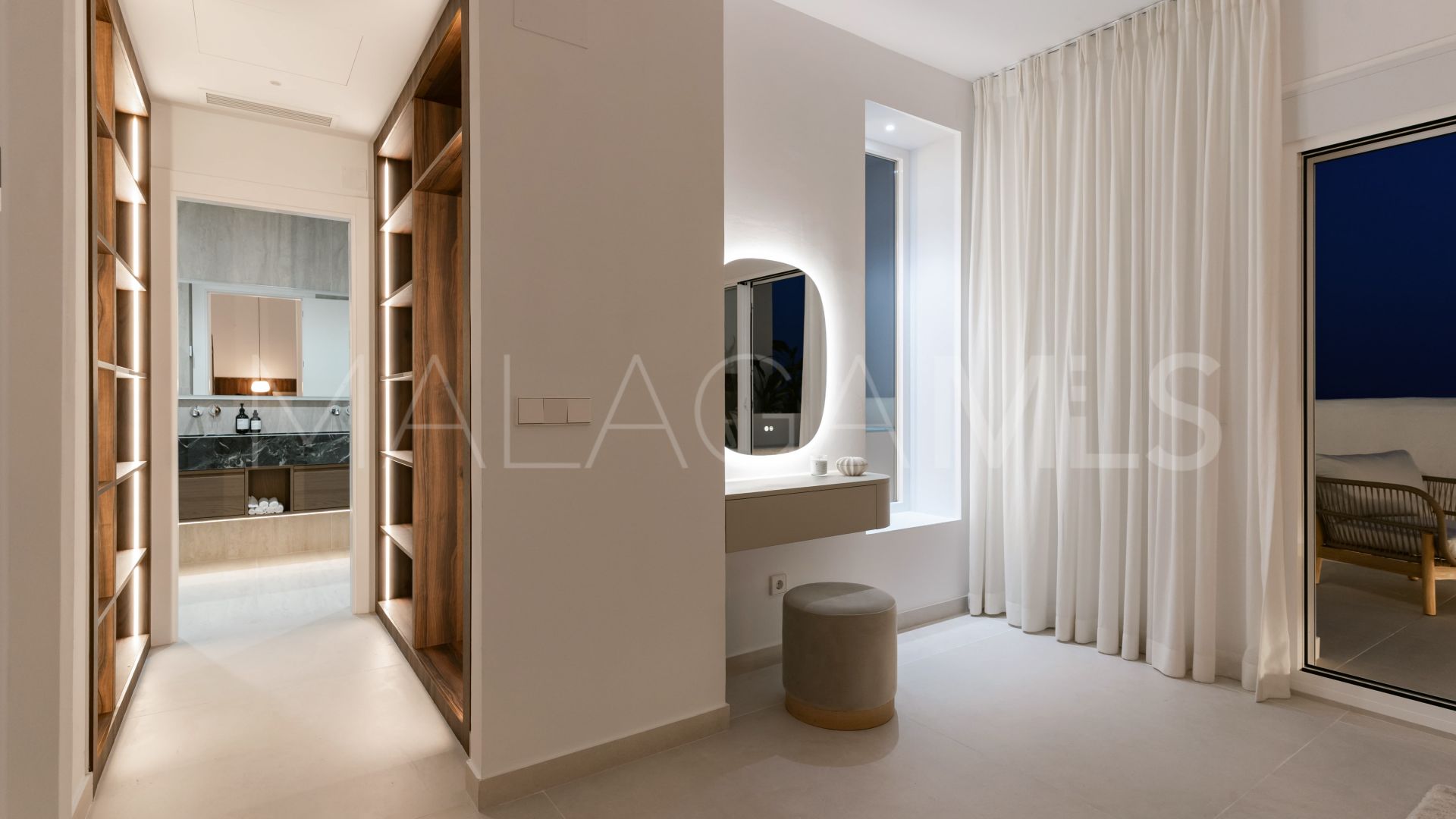 Atico duplex a la venta in La Quinta Village with 3 bedrooms