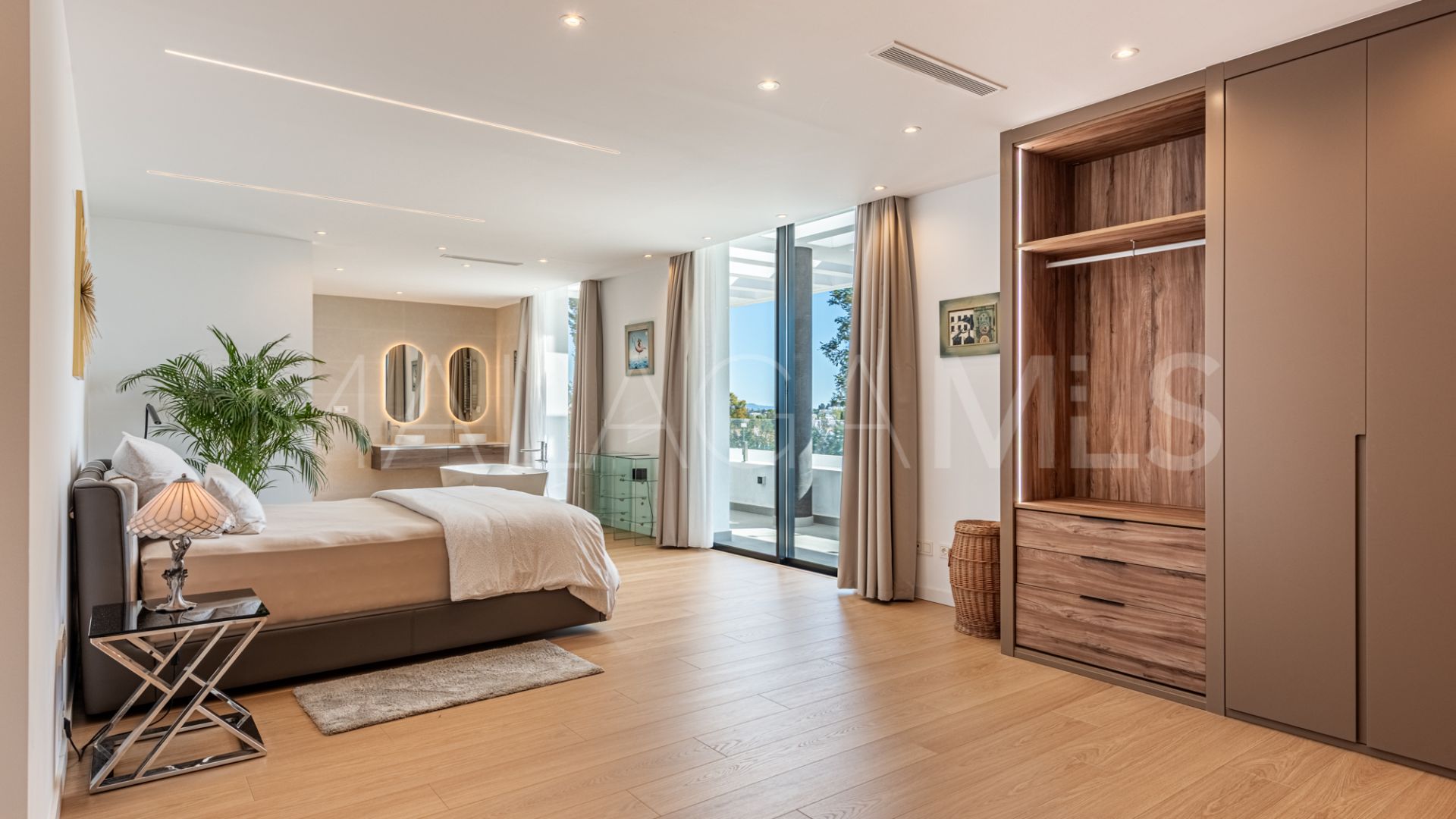 Villa for sale in Paraiso Alto