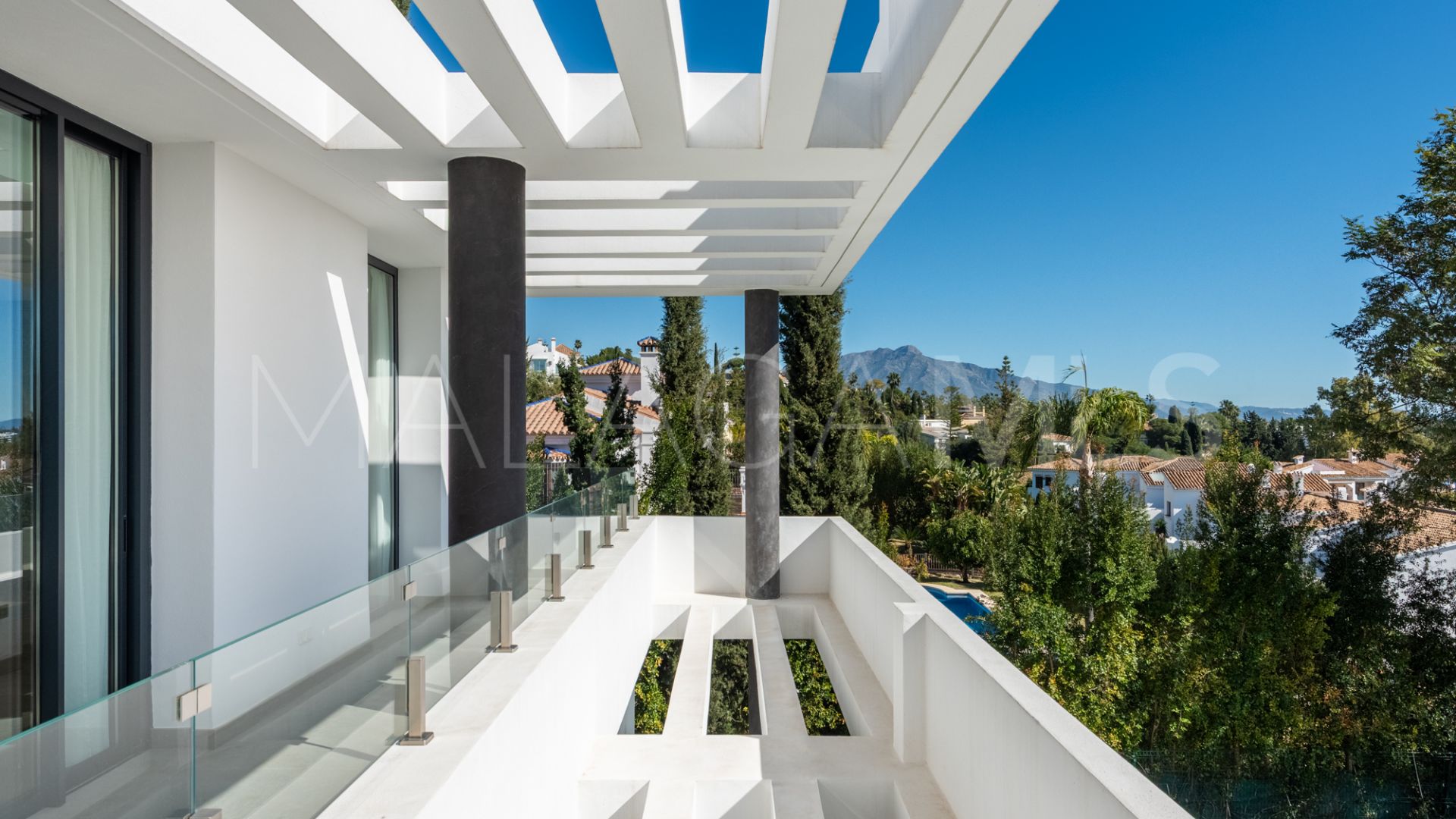 Villa for sale in Paraiso Alto