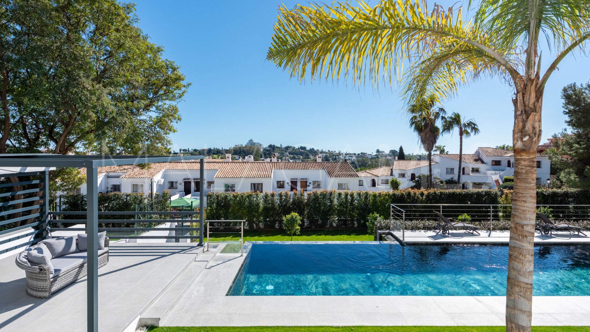 Villa for sale in Paraiso Alto