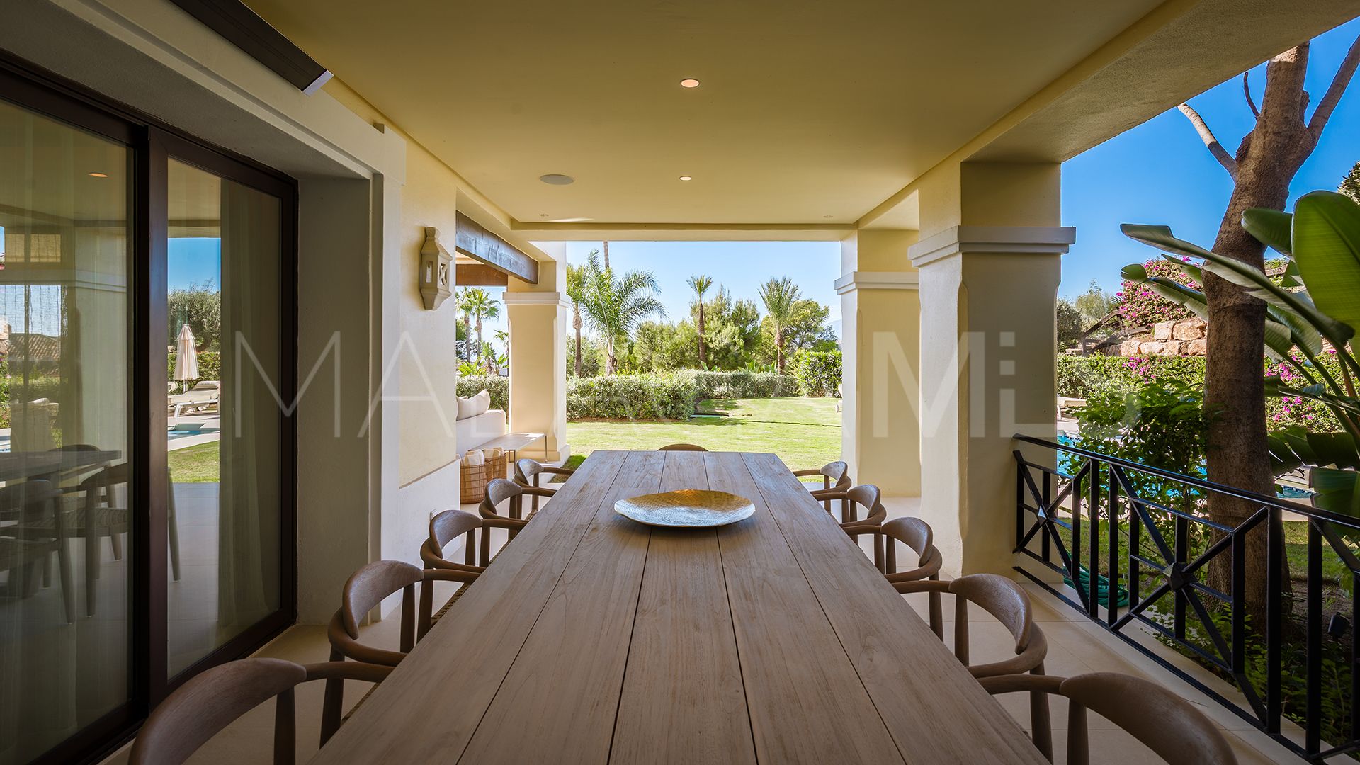 For sale ground floor apartment in Aloha Park with 4 bedrooms