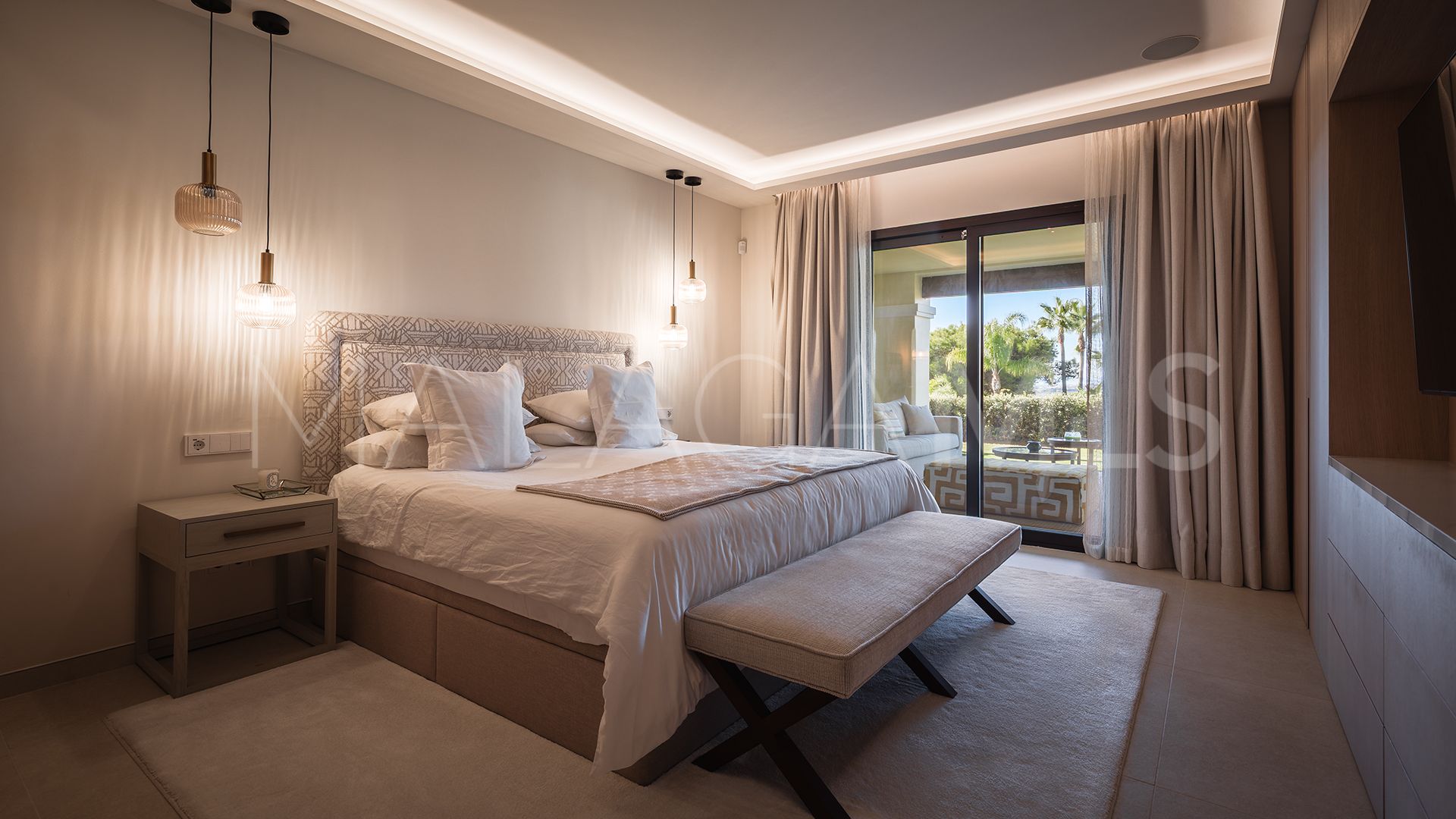 For sale ground floor apartment in Aloha Park with 4 bedrooms