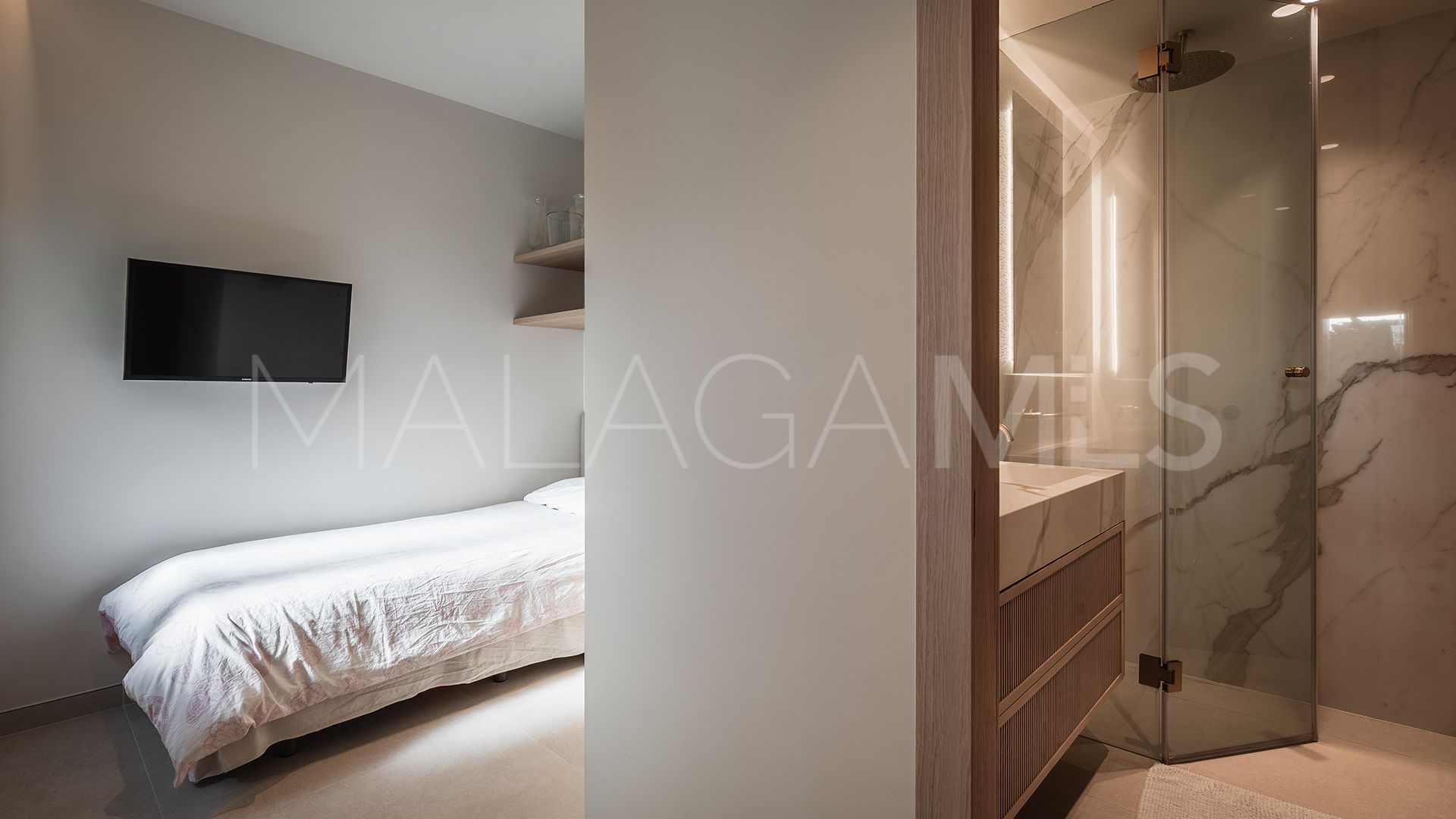 For sale ground floor apartment in Aloha Park with 4 bedrooms