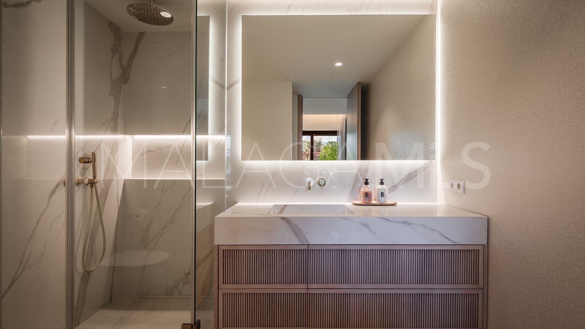 For sale ground floor apartment in Aloha Park with 4 bedrooms