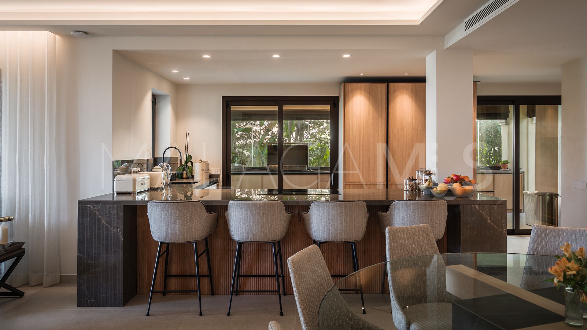 For sale ground floor apartment in Aloha Park with 4 bedrooms