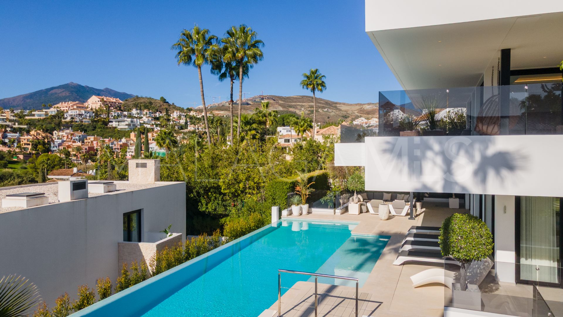 Villa for sale in Las Brisas