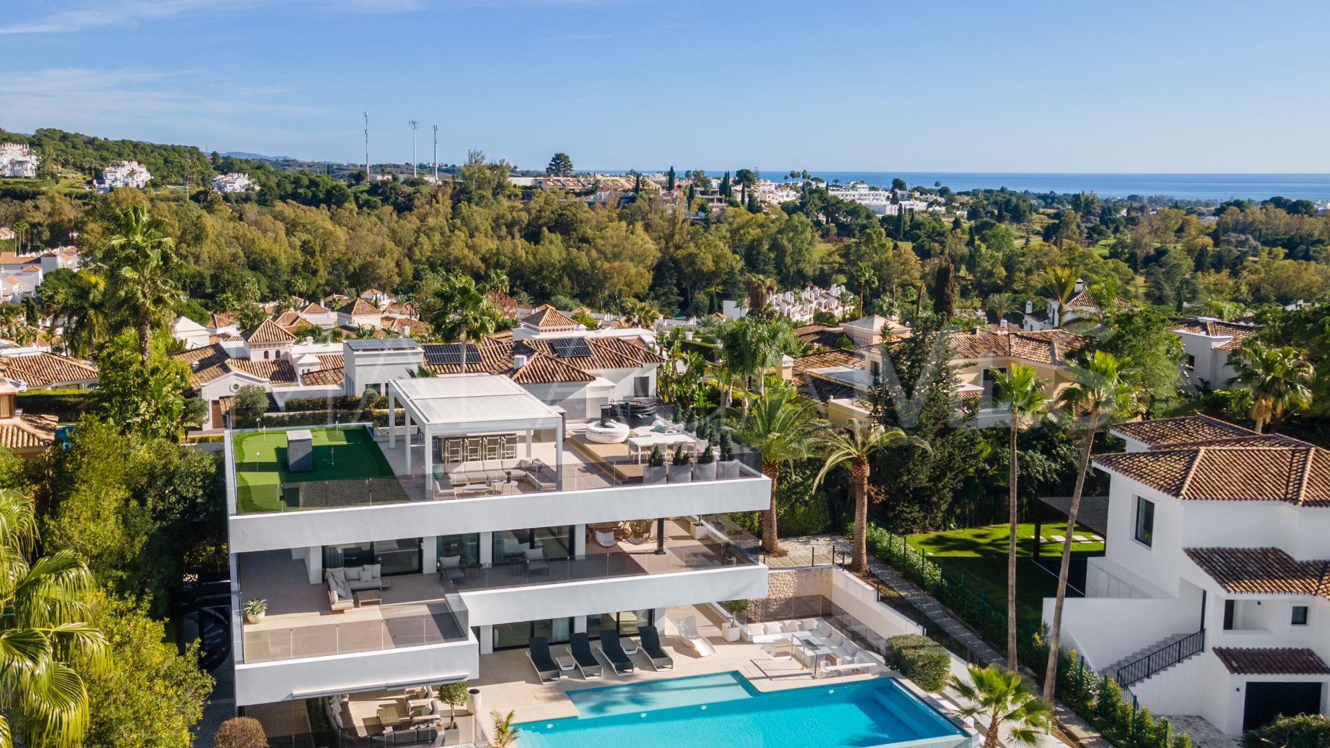 Villa for sale in Las Brisas