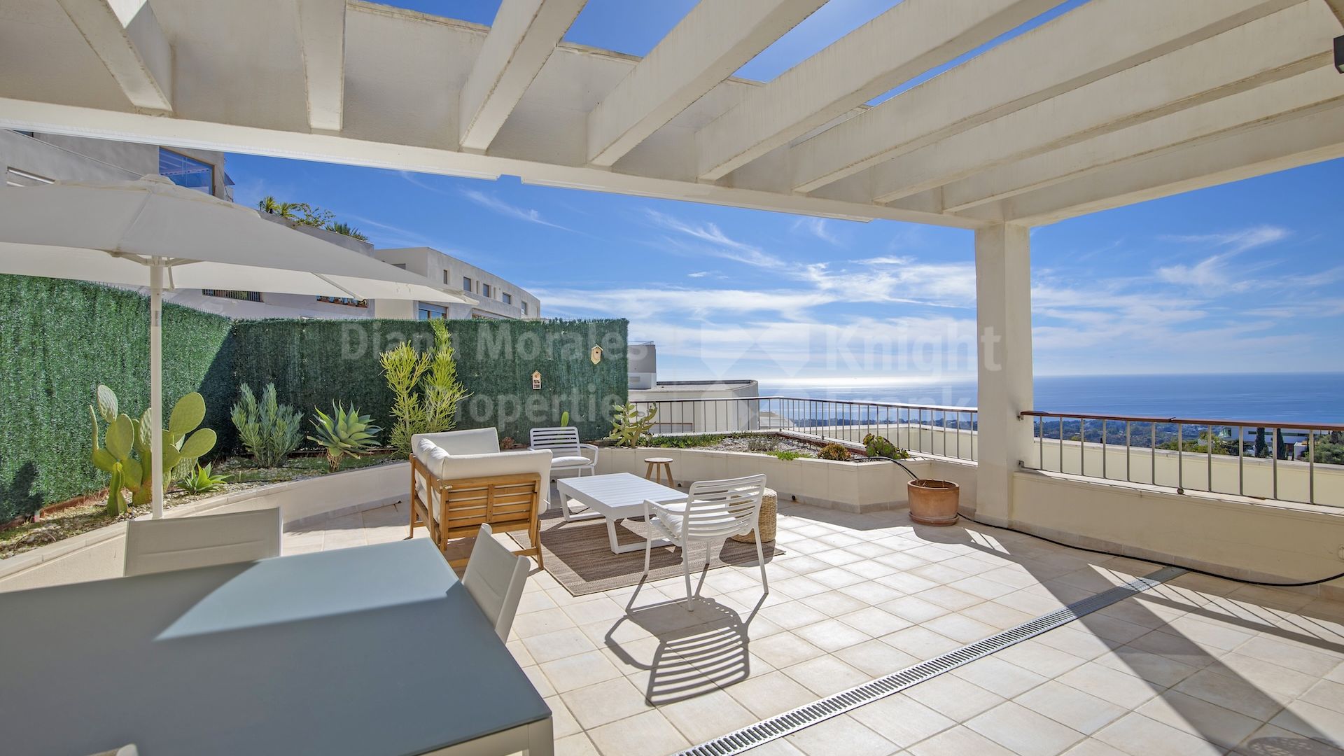 Los Altos de los Monteros, Südwestlich ausgerichtetes Penthouse mit 3 Schlafzimmern und Meerblick