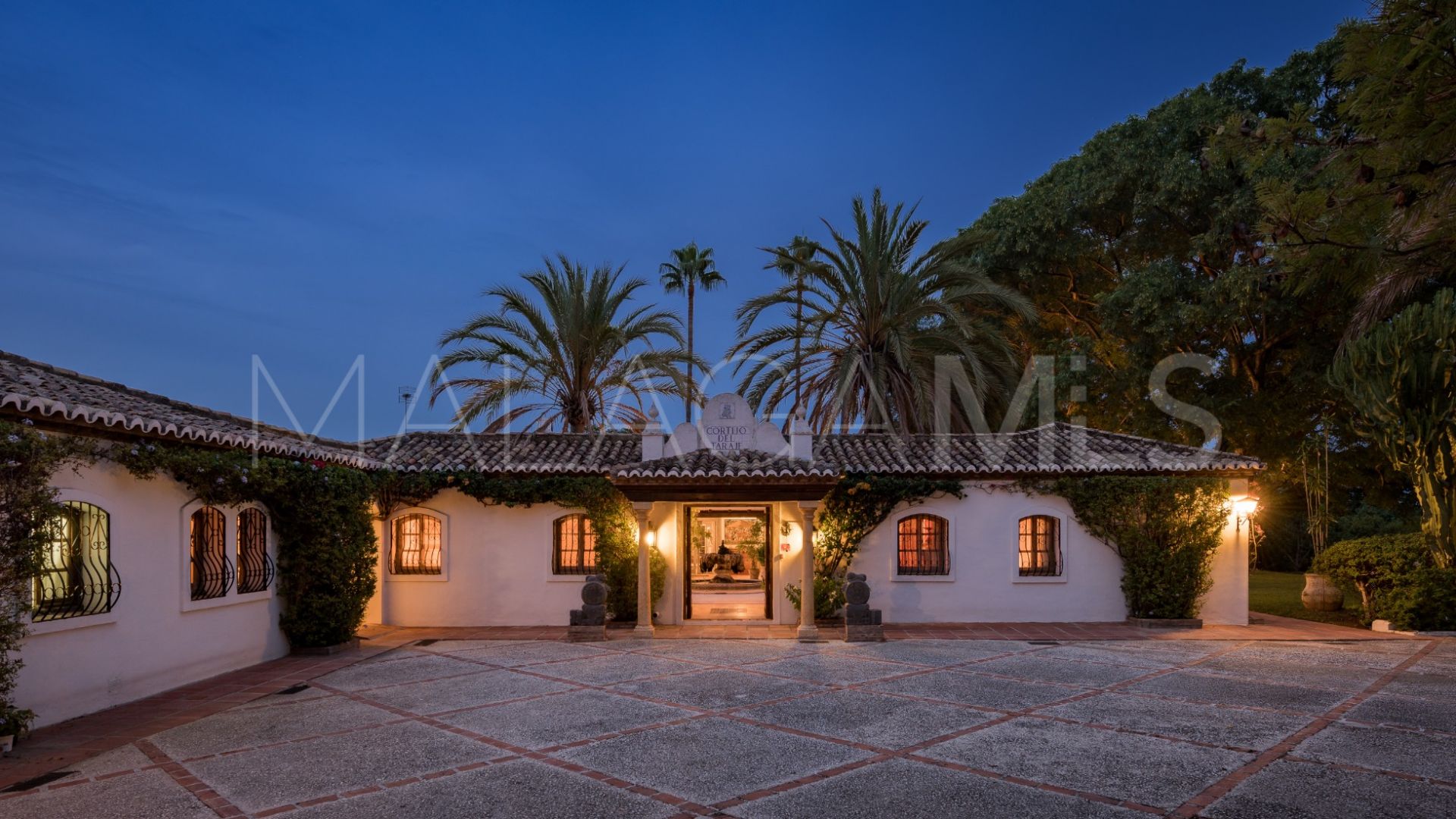 For sale 6 bedrooms cortijo in Benahavis
