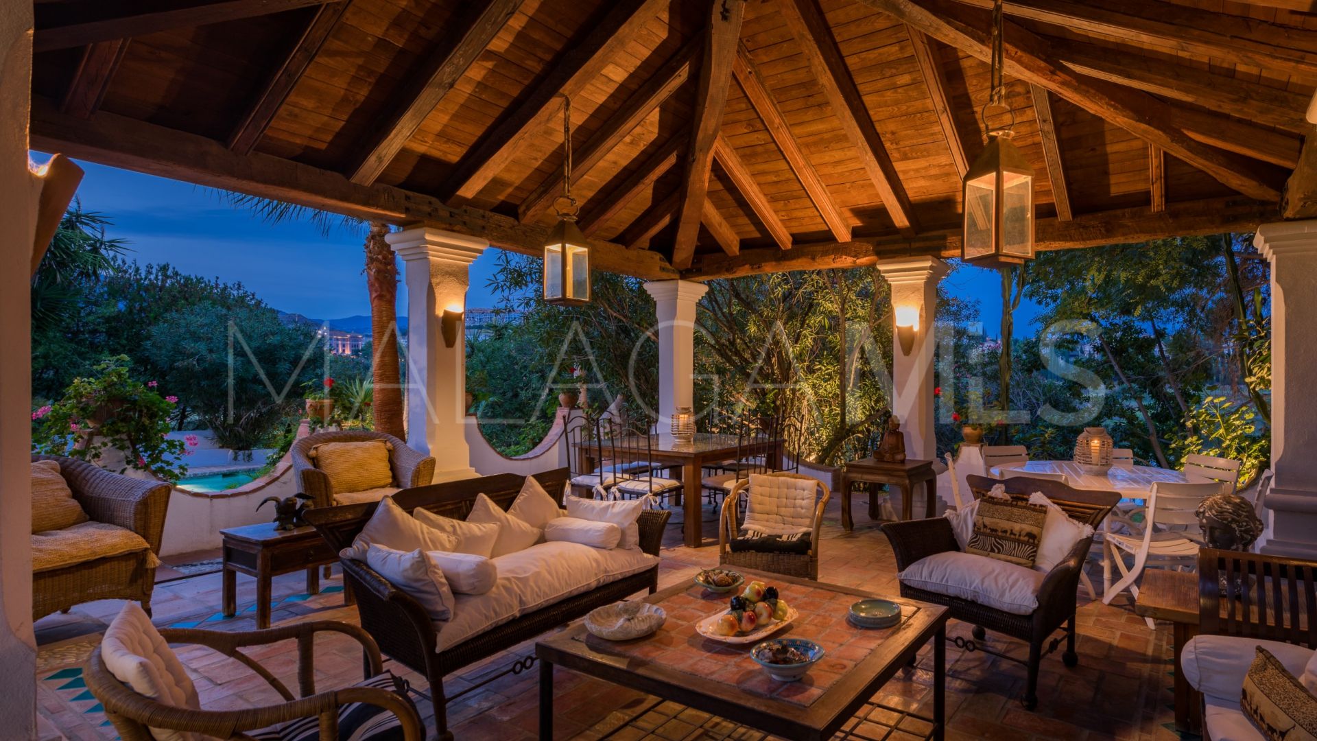 For sale 6 bedrooms cortijo in Benahavis