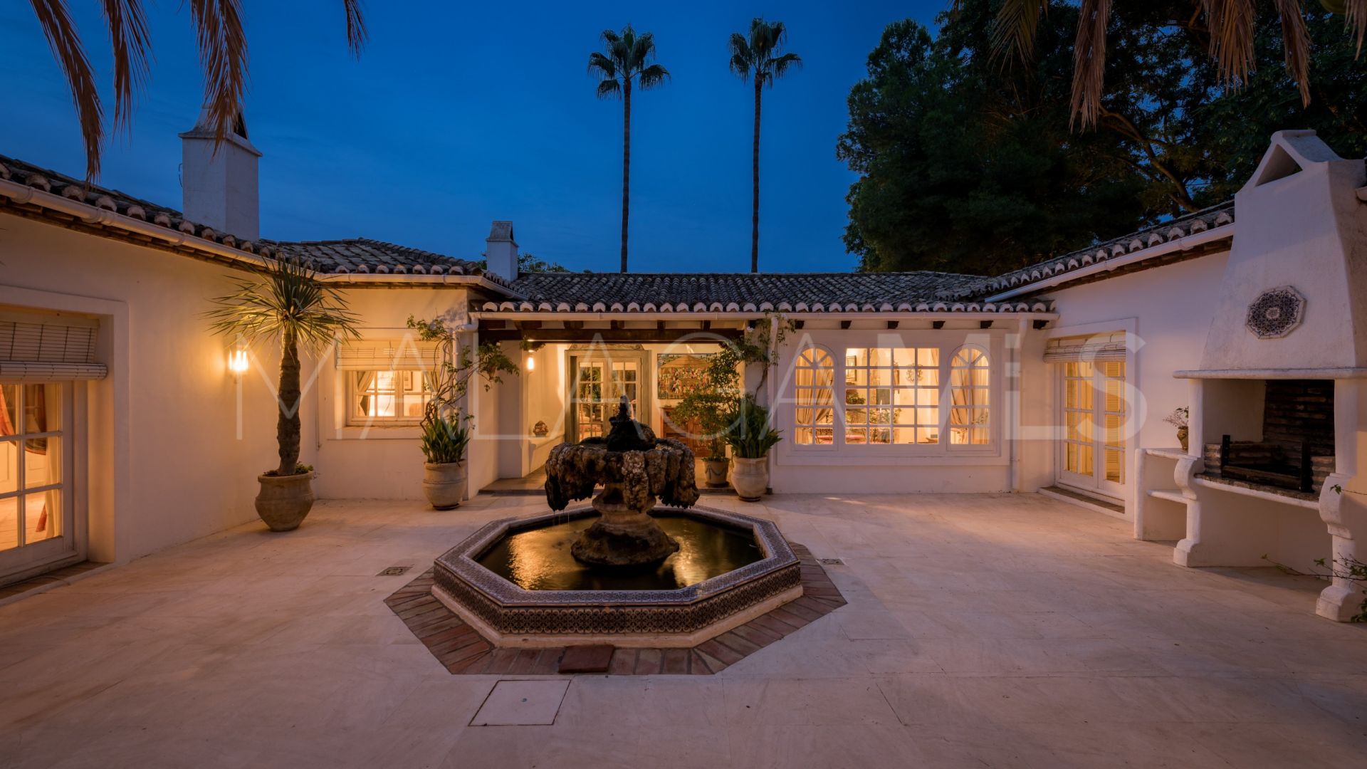 For sale 6 bedrooms cortijo in Benahavis