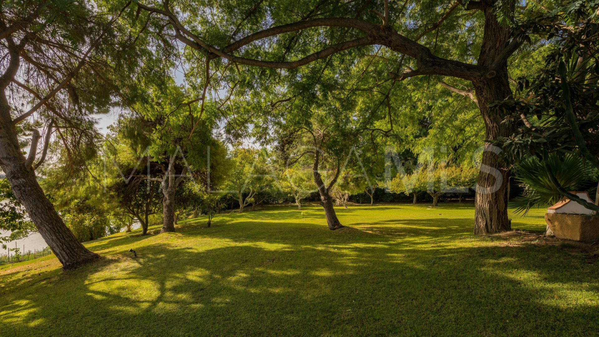 For sale 6 bedrooms cortijo in Benahavis