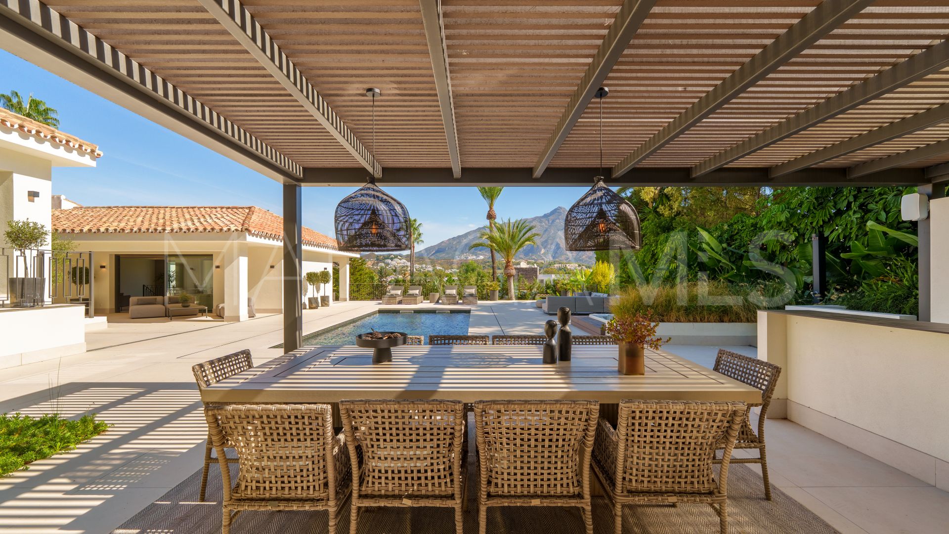 Villa de 5 bedrooms for sale in Las Brisas