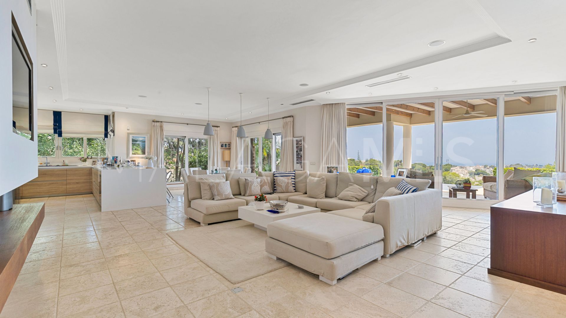 Villa for sale in El Herrojo