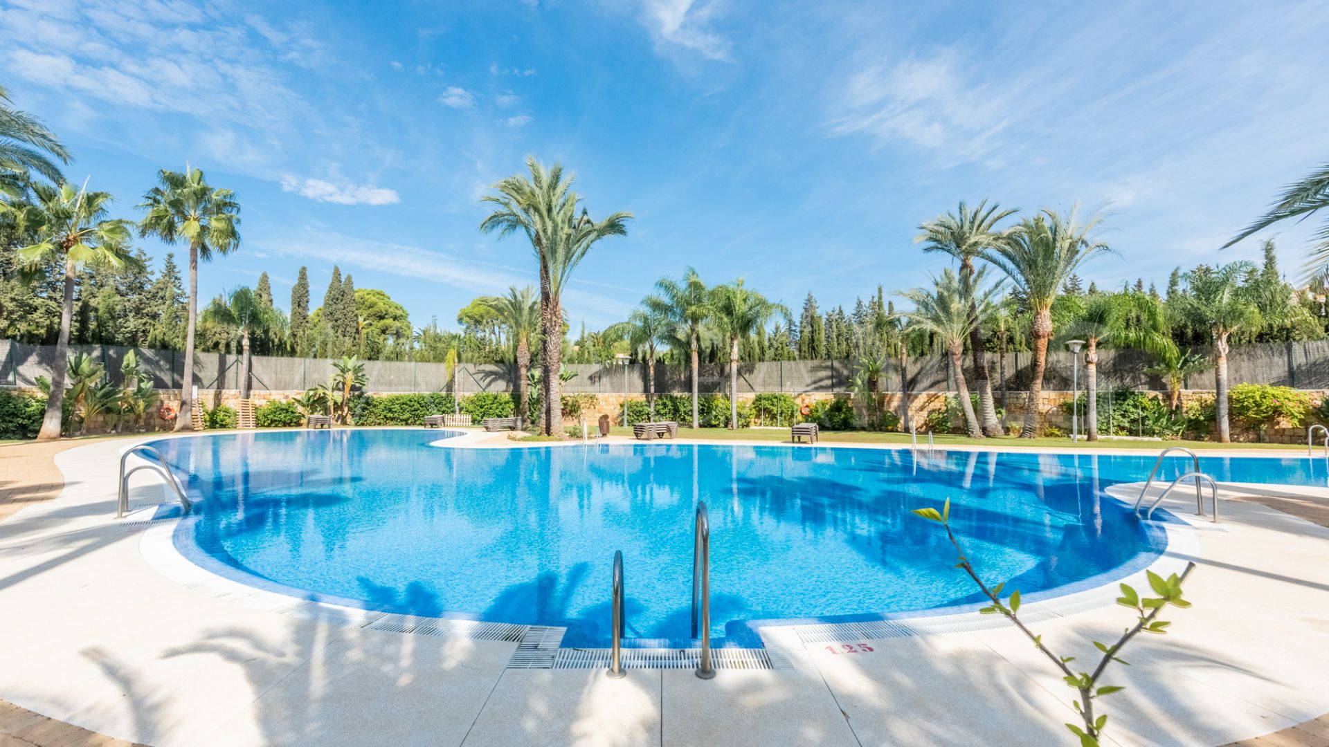 Appartement rez de chaussée for sale in Medina de Banús