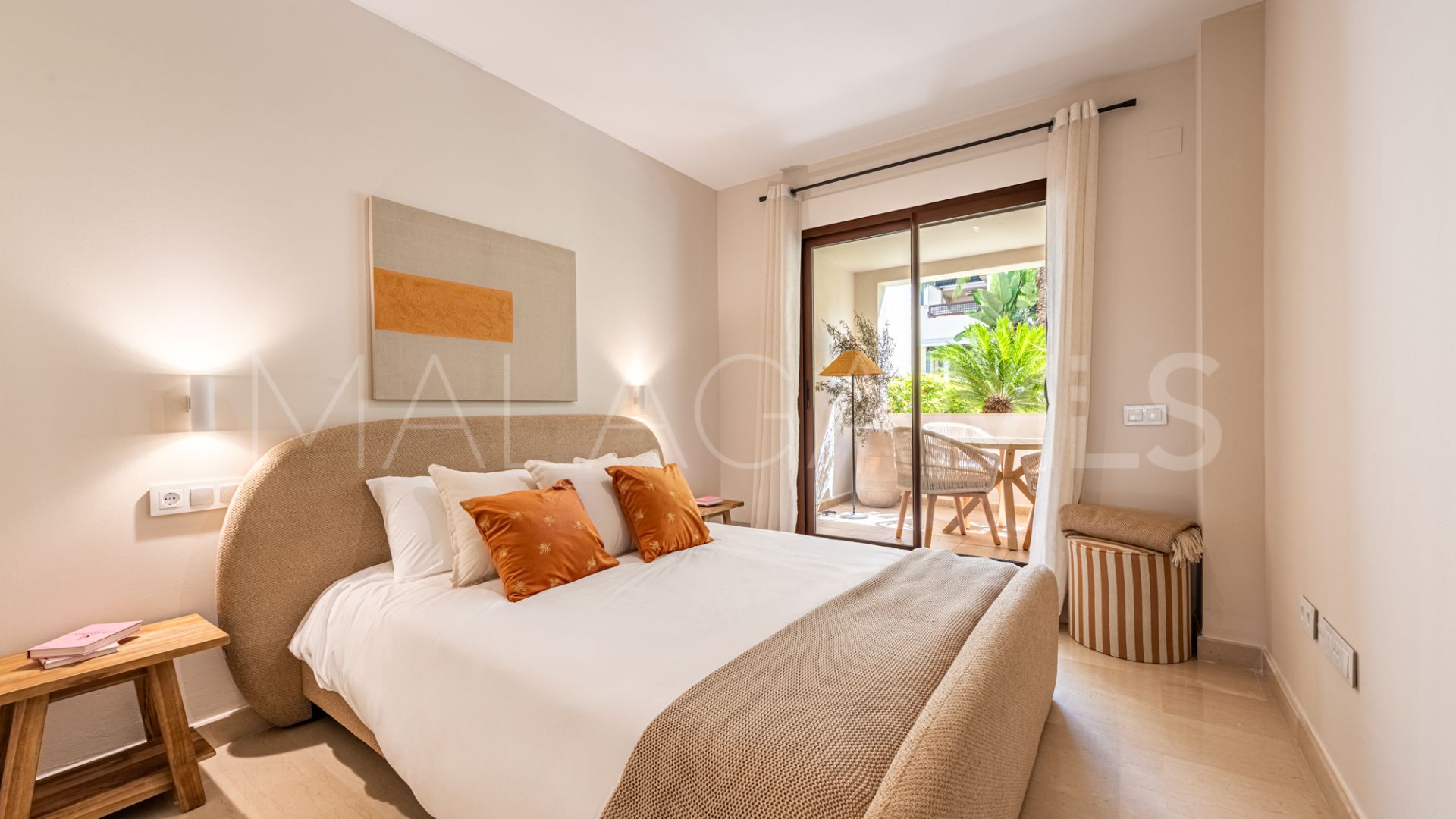 Se vende apartamento planta baja in Medina de Banús with 2 bedrooms