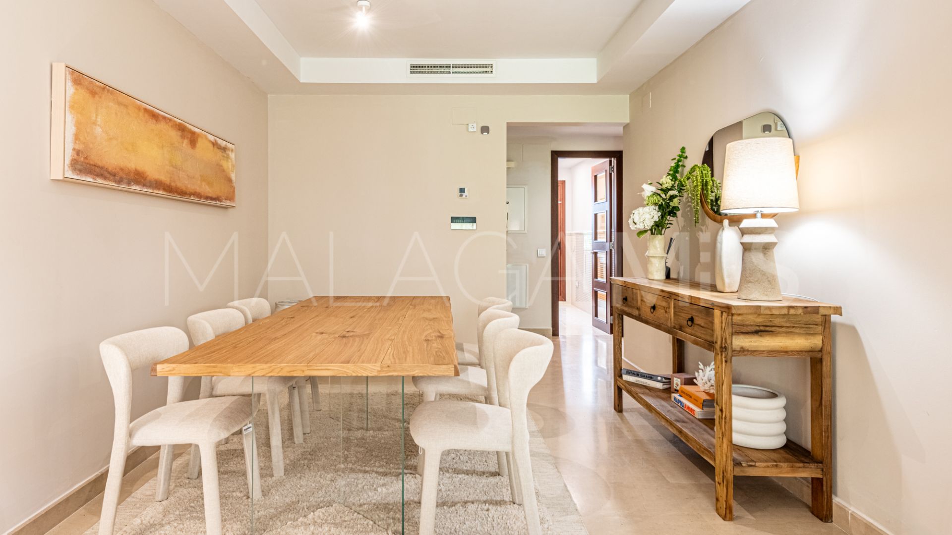 Se vende apartamento planta baja in Medina de Banús with 2 bedrooms