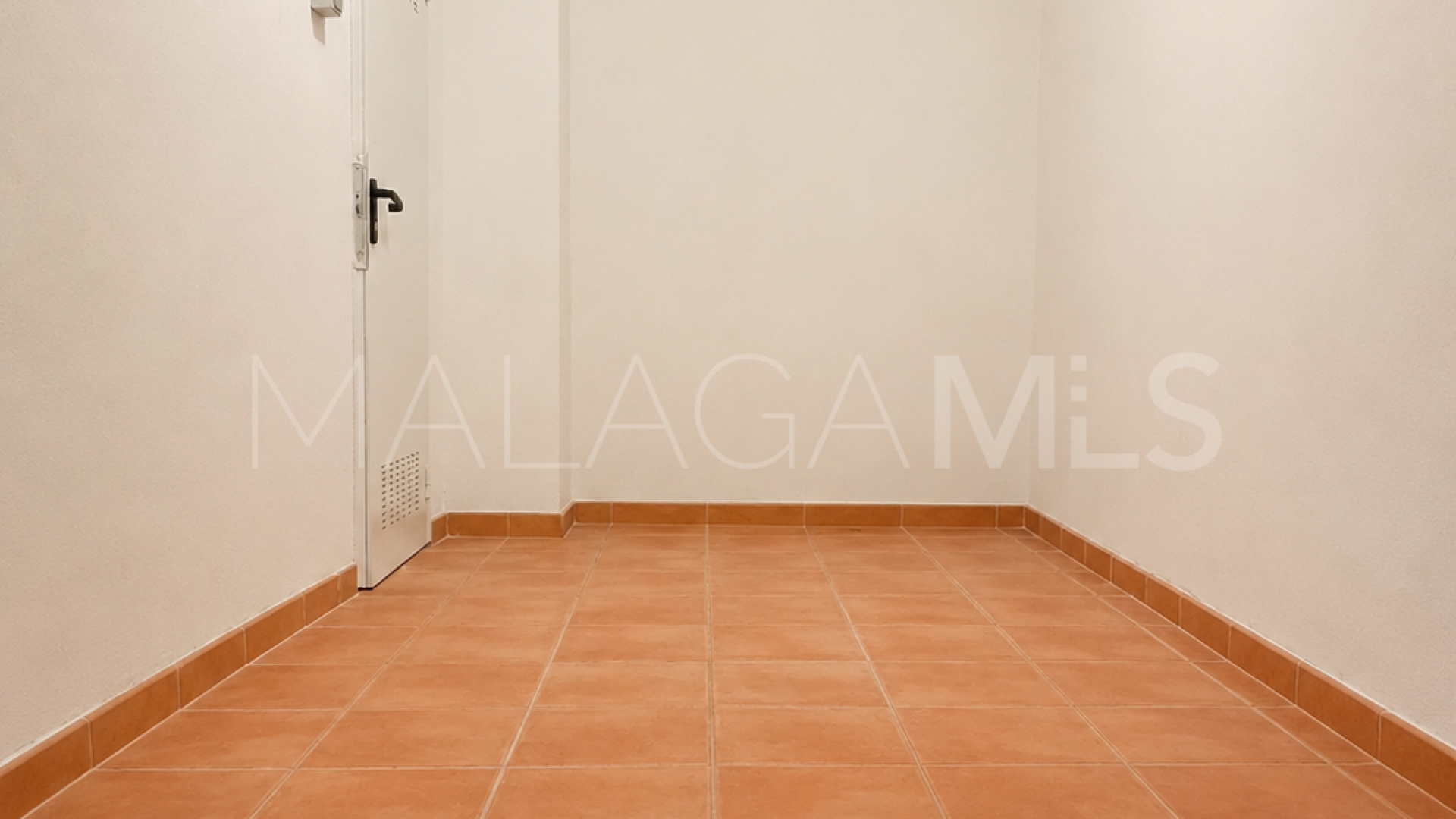 Se vende apartamento planta baja in Medina de Banús with 2 bedrooms