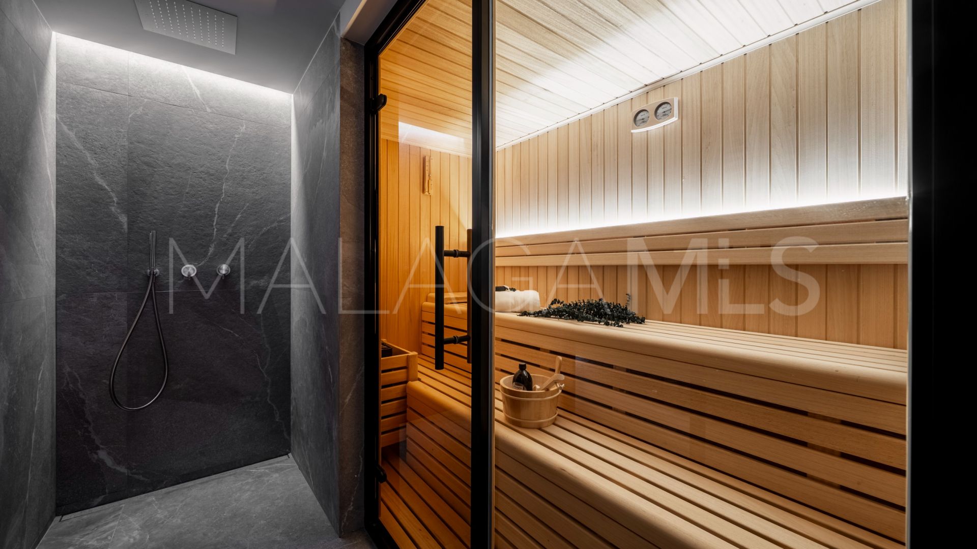 Villa for sale in Las Brisas