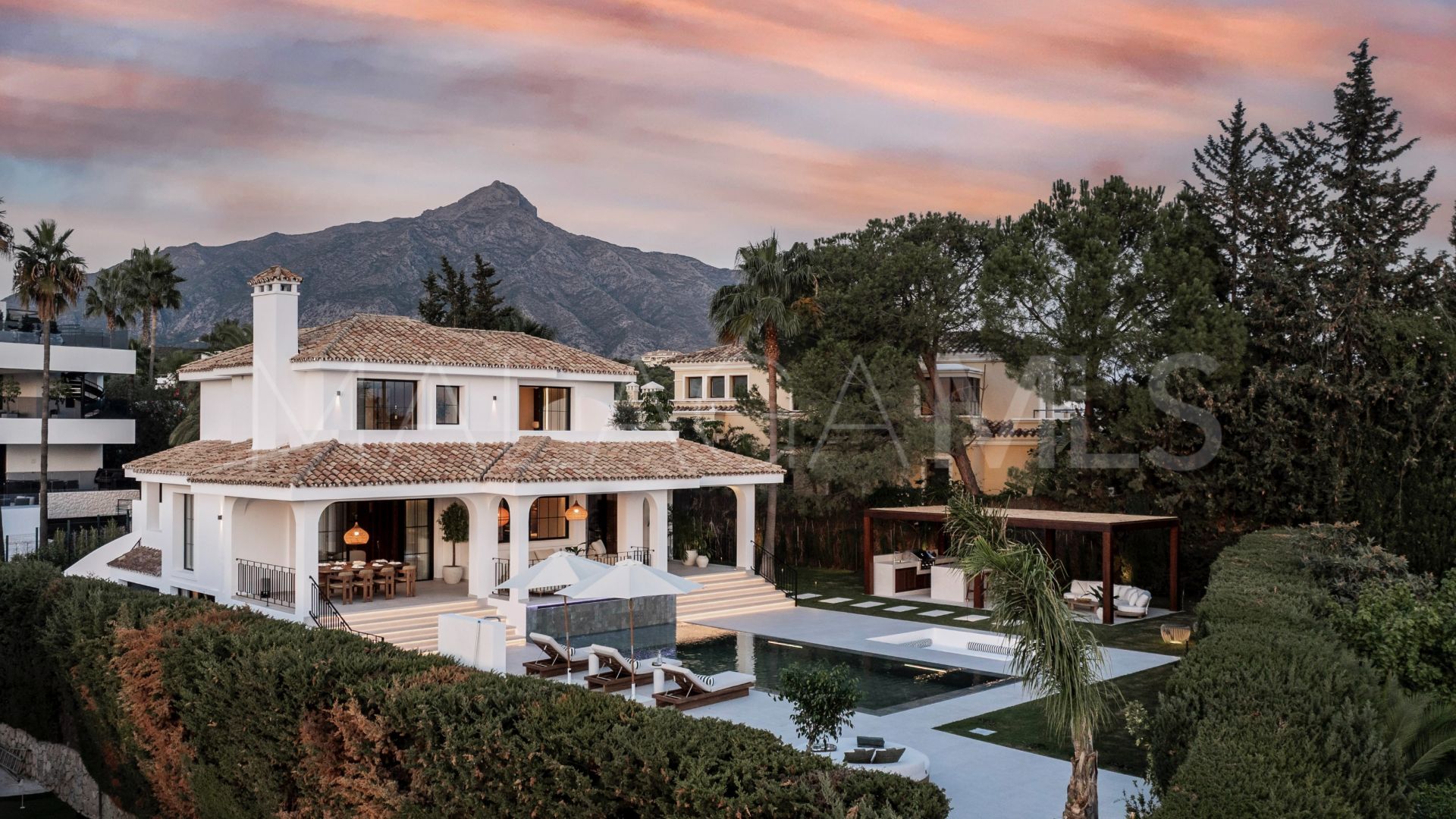 Villa for sale in Las Brisas