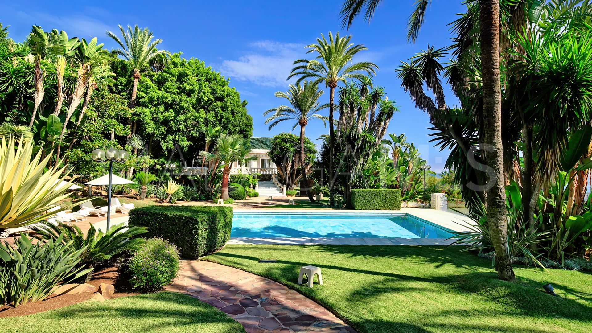 Villa for sale in Rio Real Golf