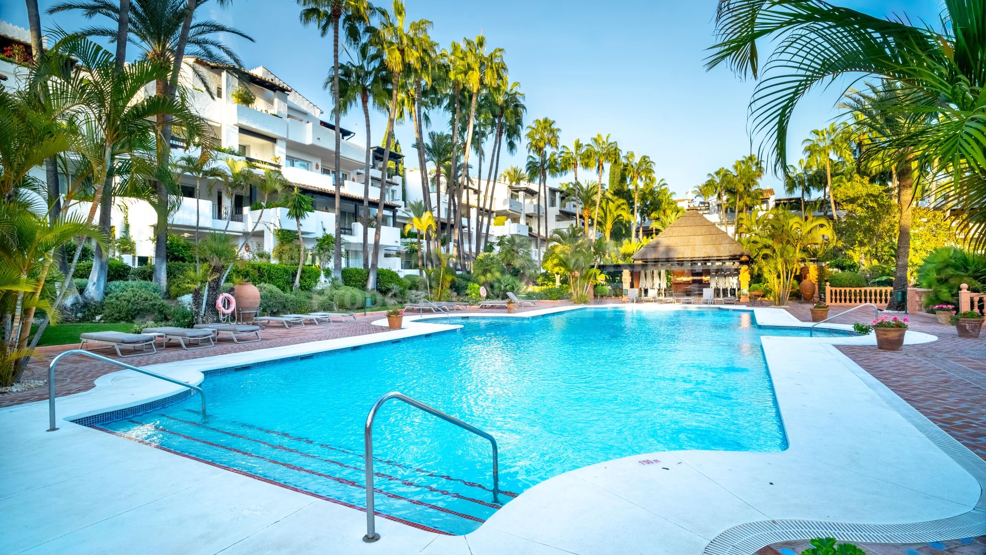 Marina Puente Romano, Ground floor two-bedroom apartment in Marbella Golden Mile