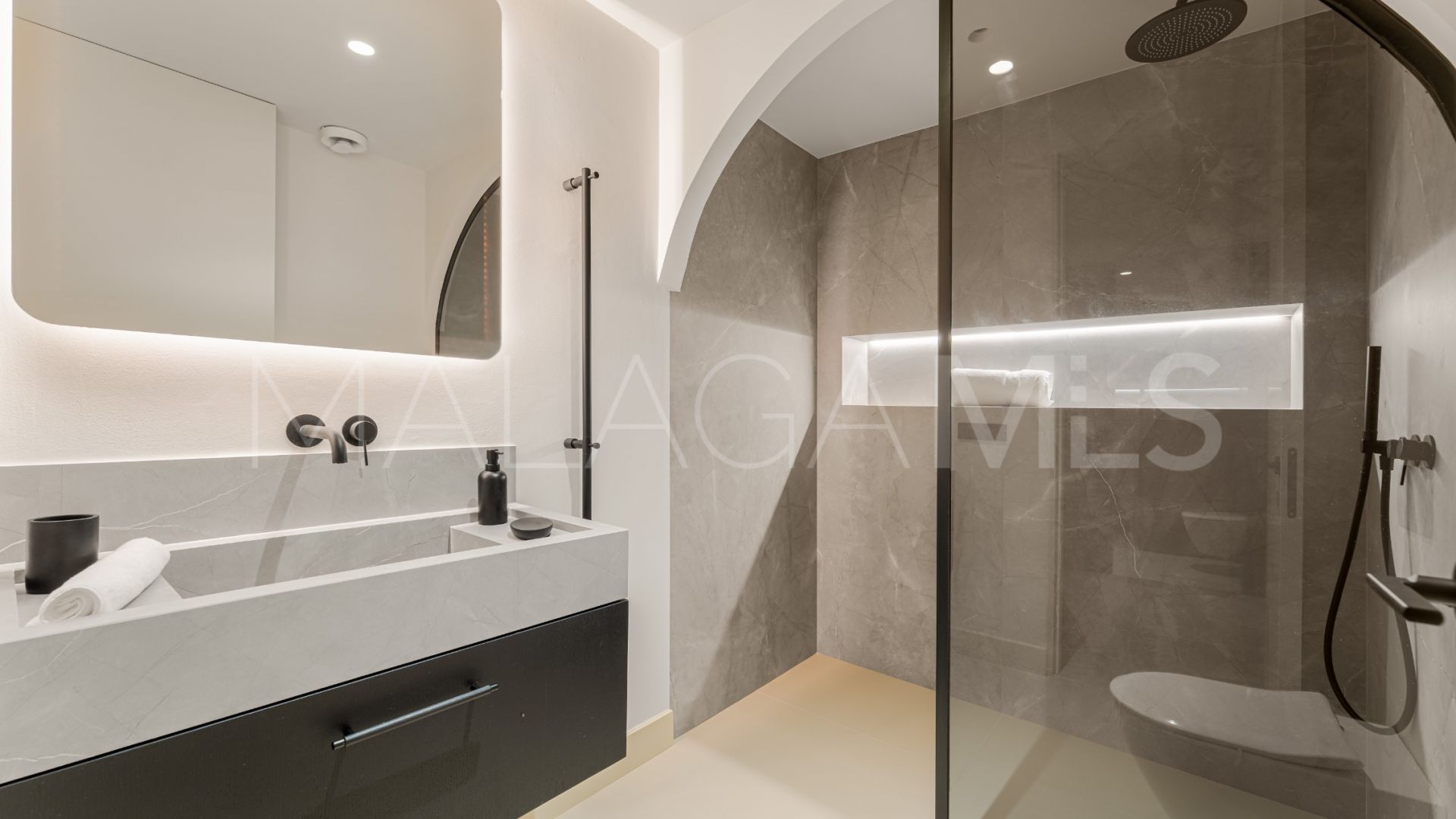 Atico duplex for sale with 4 bedrooms in Monte Halcones