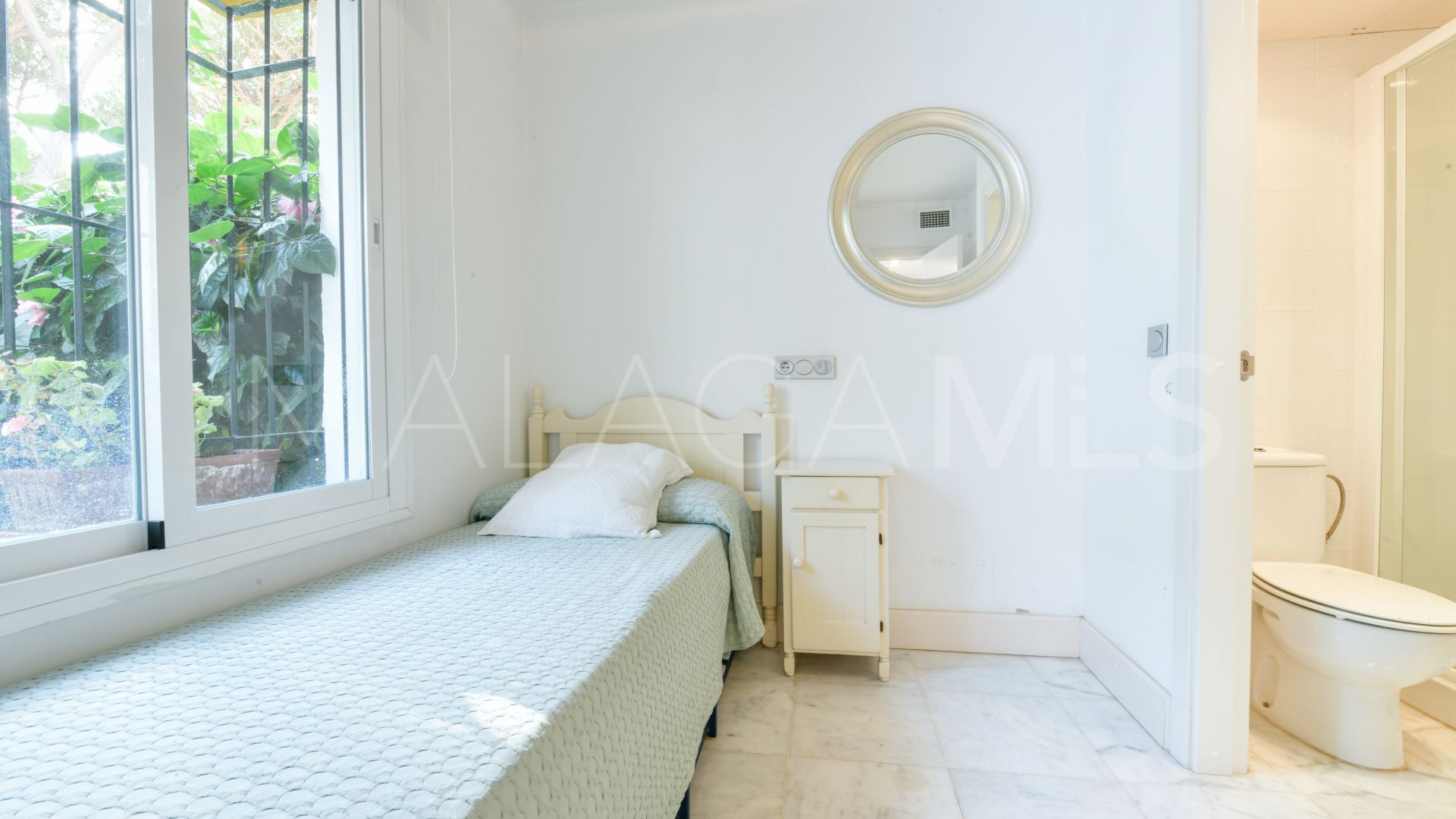 Town house for sale in Marbellamar