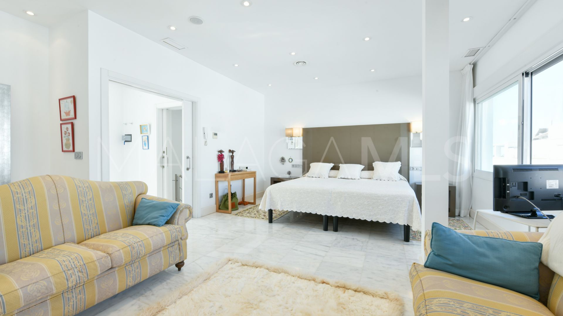 Town house for sale in Marbellamar