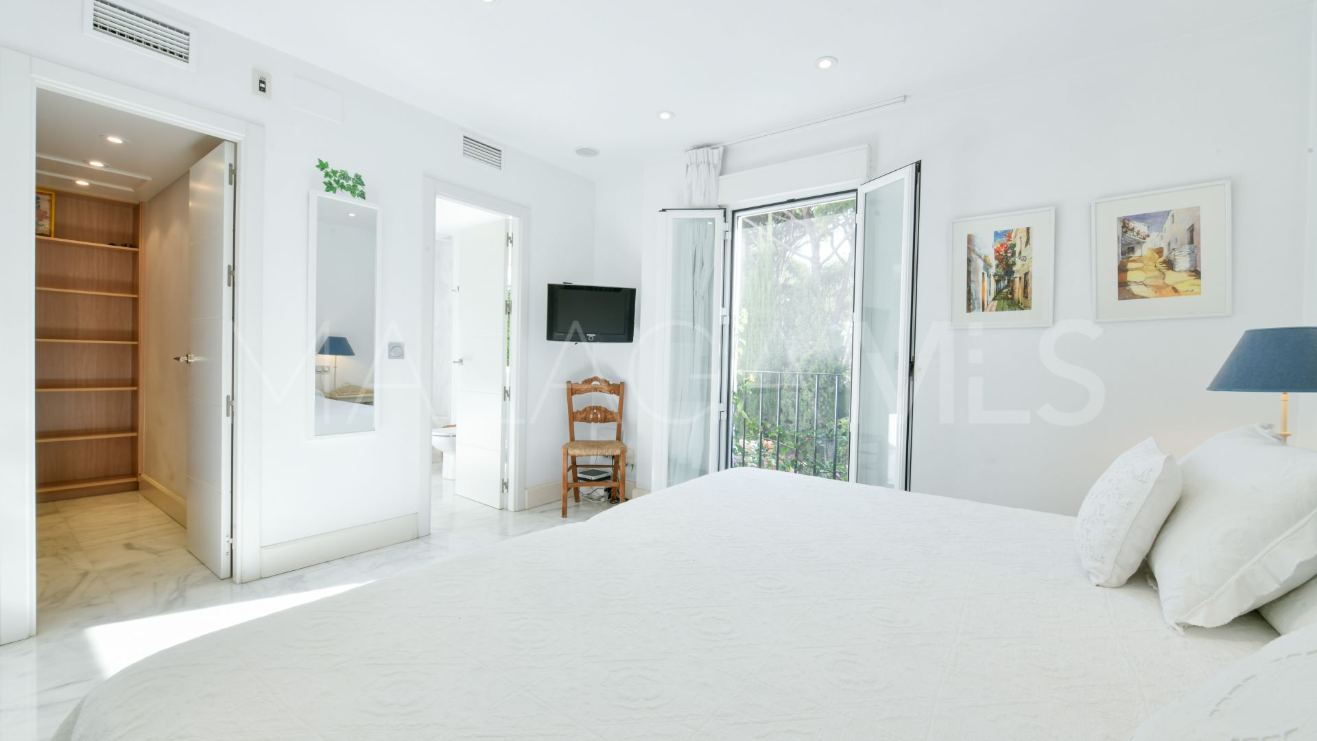 Town house for sale in Marbellamar