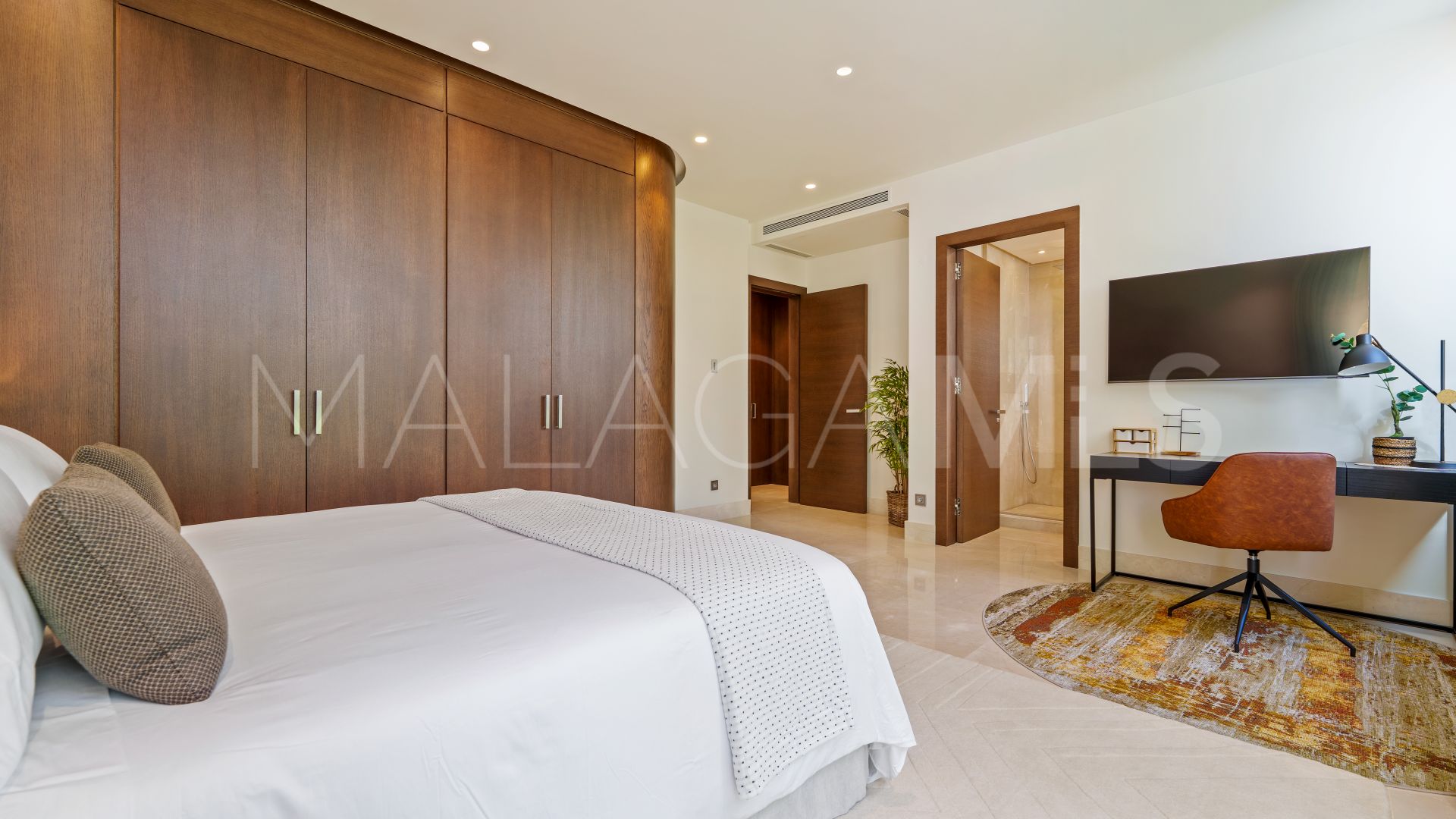 For sale ground floor duplex in Reserva de Sierra Blanca with 4 bedrooms