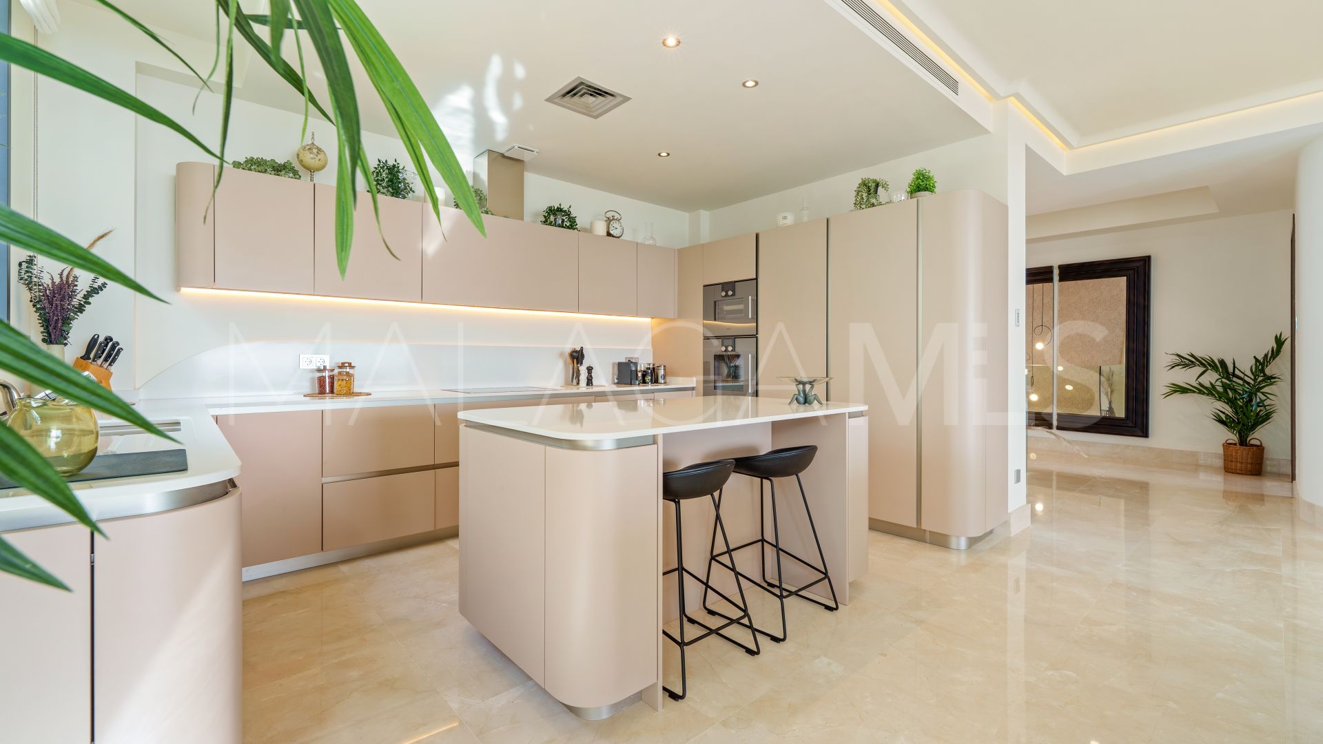 For sale ground floor duplex in Reserva de Sierra Blanca with 4 bedrooms