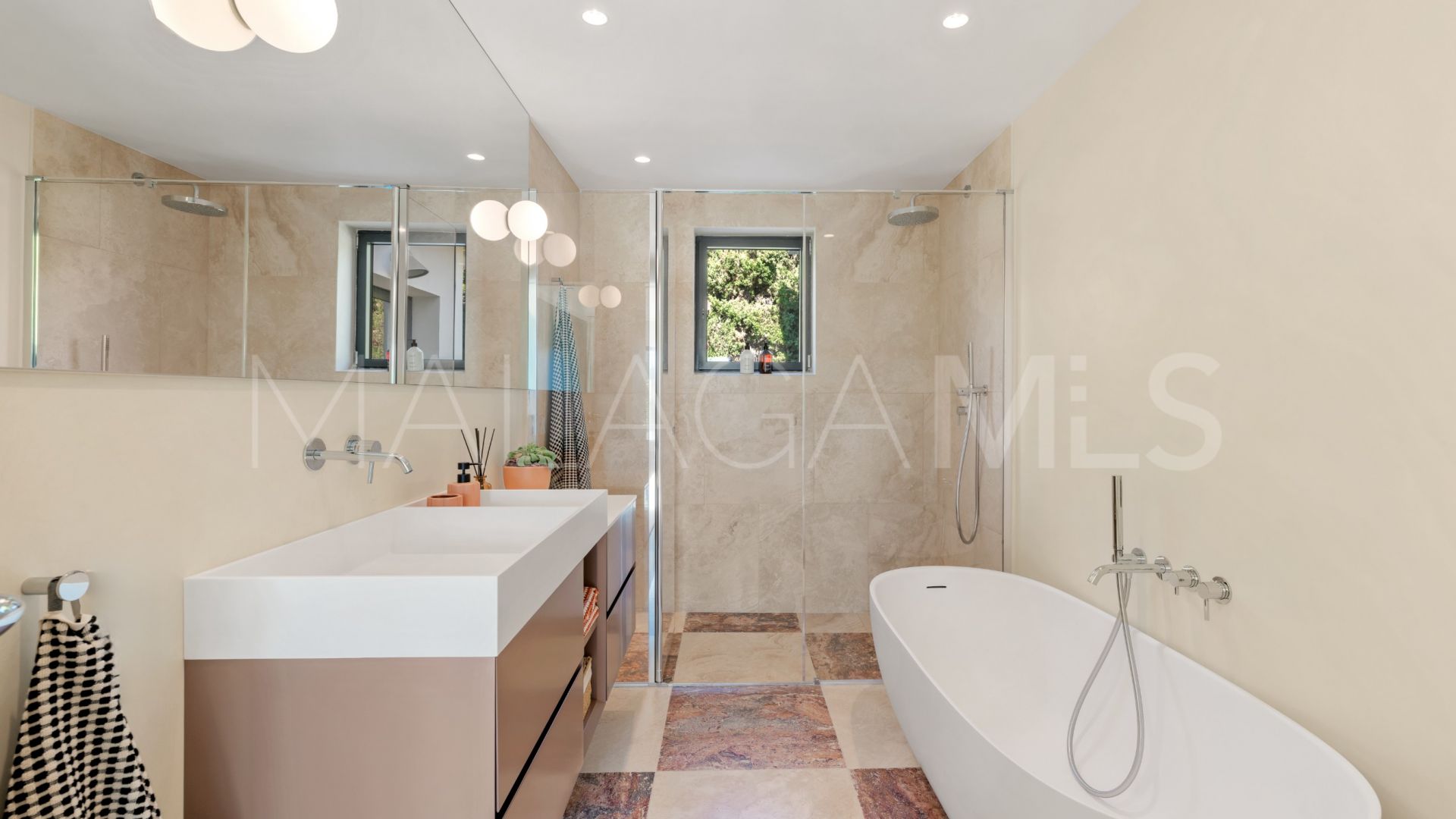 4 bedrooms villa in Las Brisas for sale