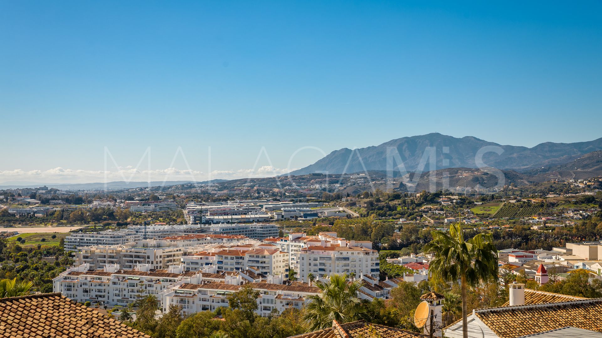 Villa for sale in Nueva Andalucia