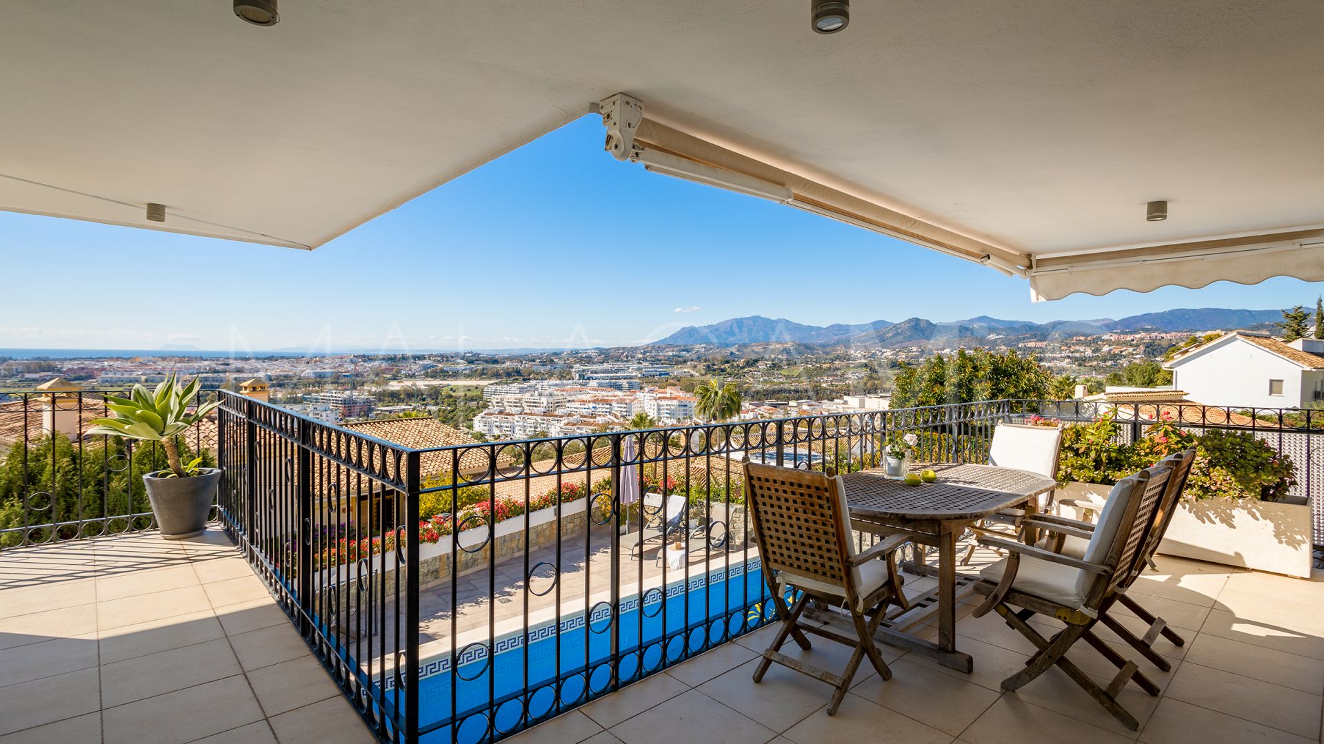 Villa for sale in Nueva Andalucia