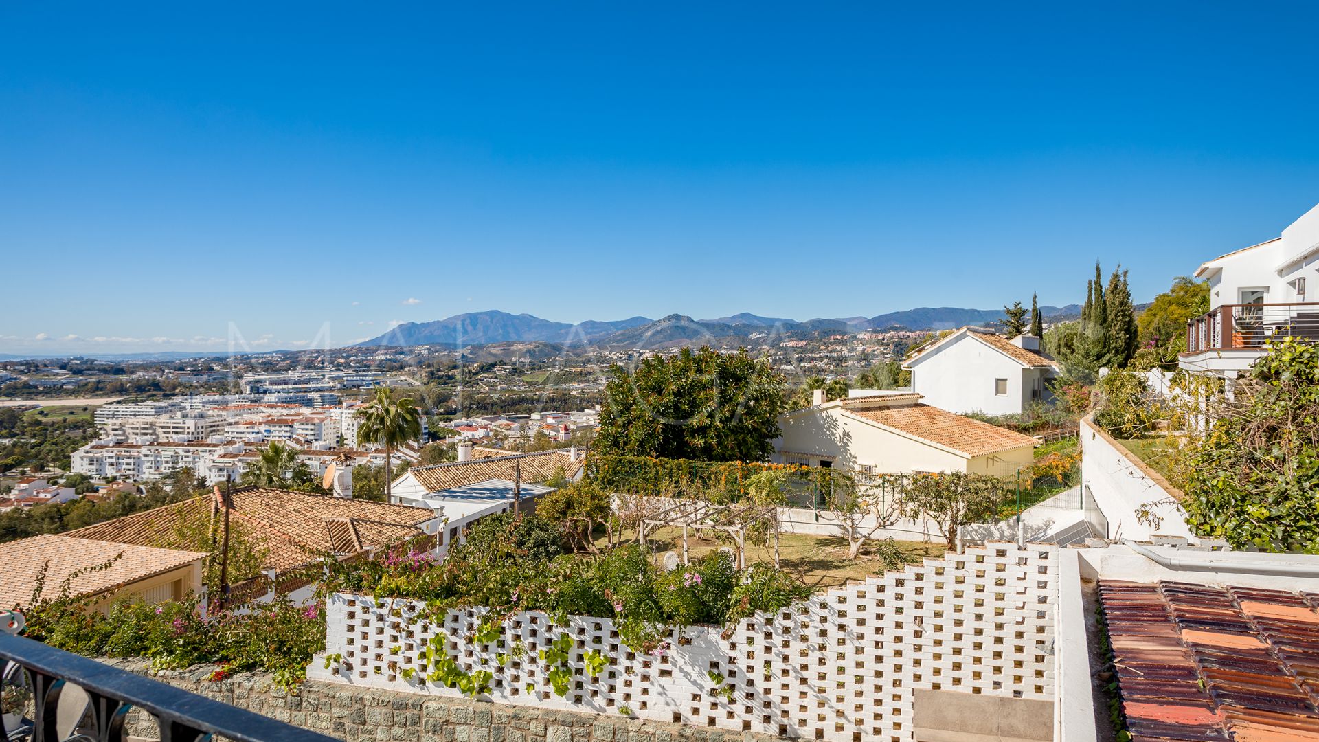 Villa for sale in Nueva Andalucia