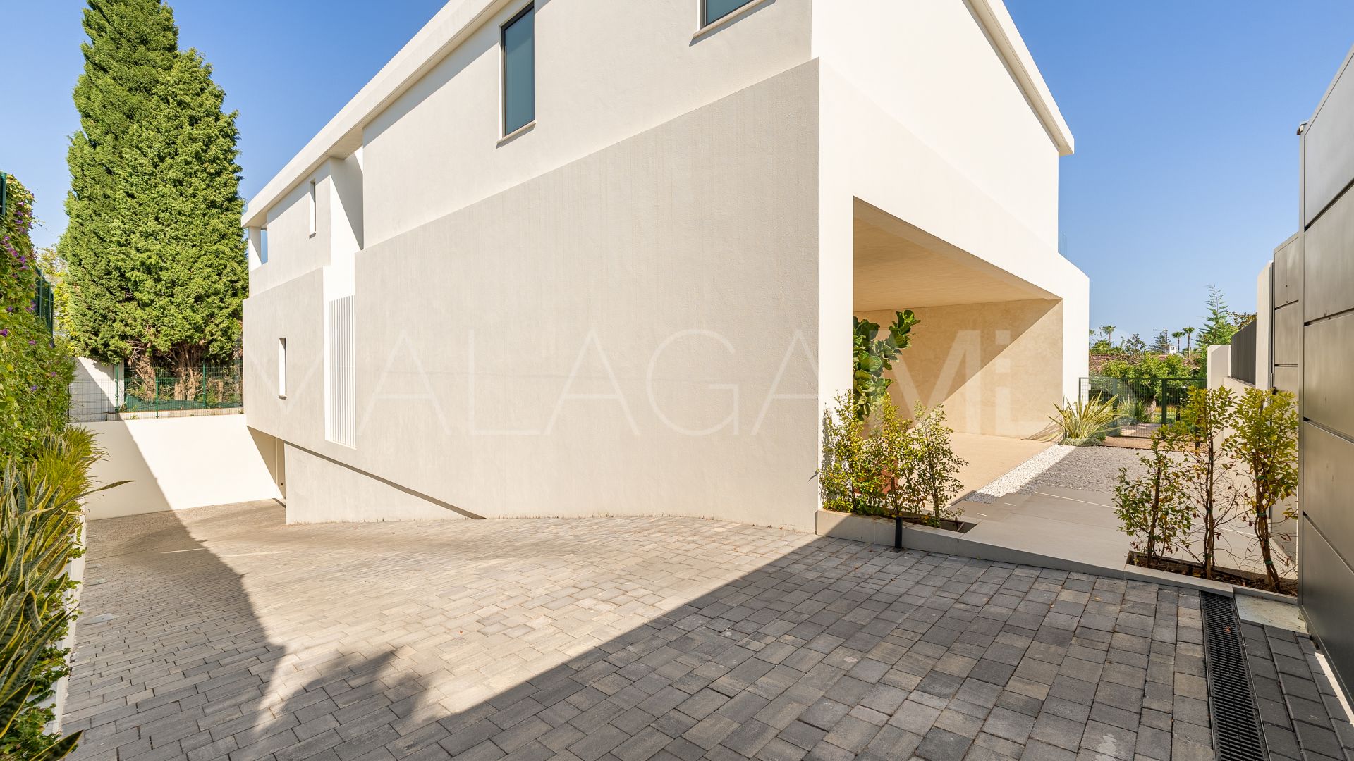 Villa for sale in Guadalmina Alta
