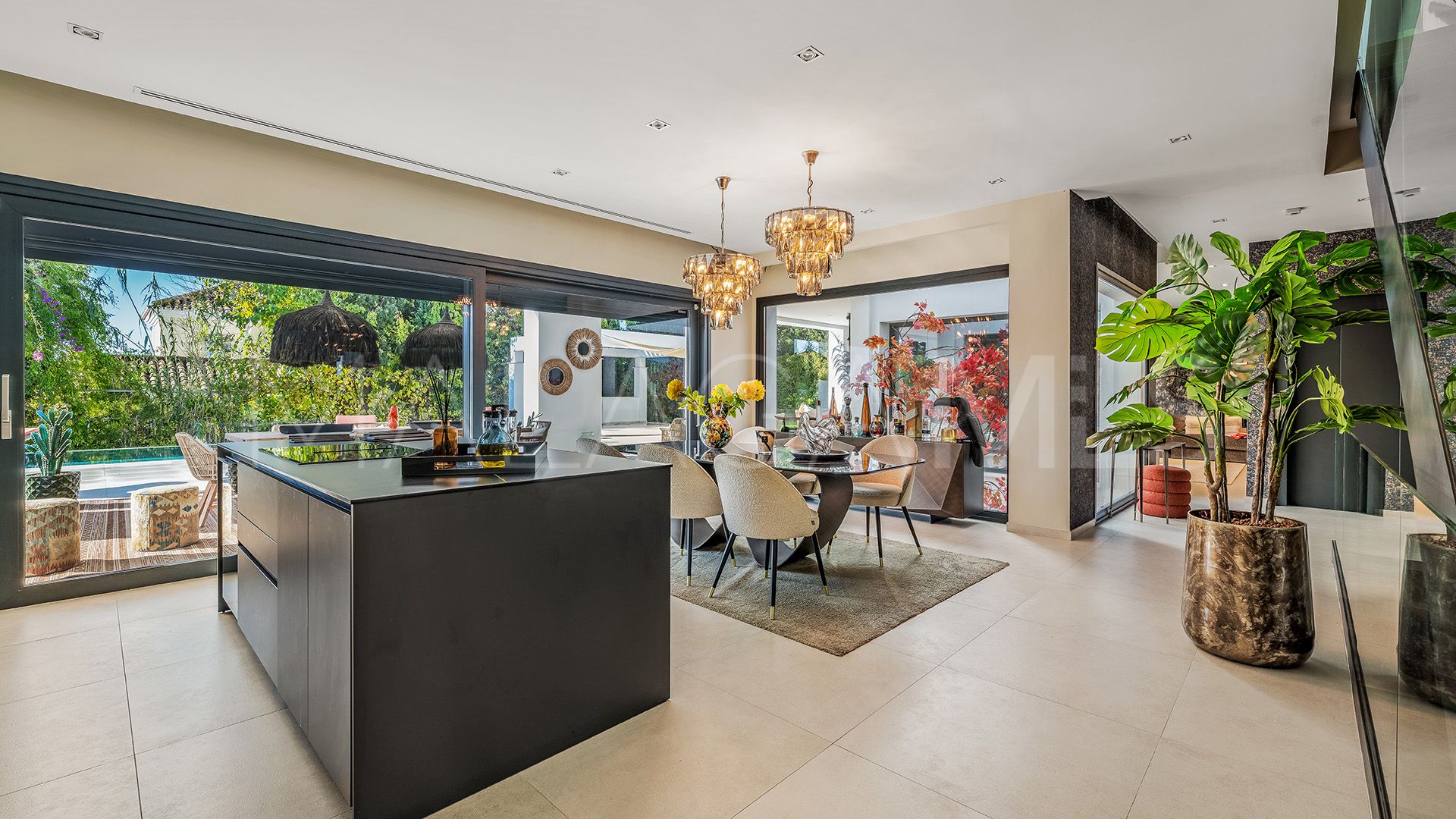 5 bedrooms Las Chapas villa for sale