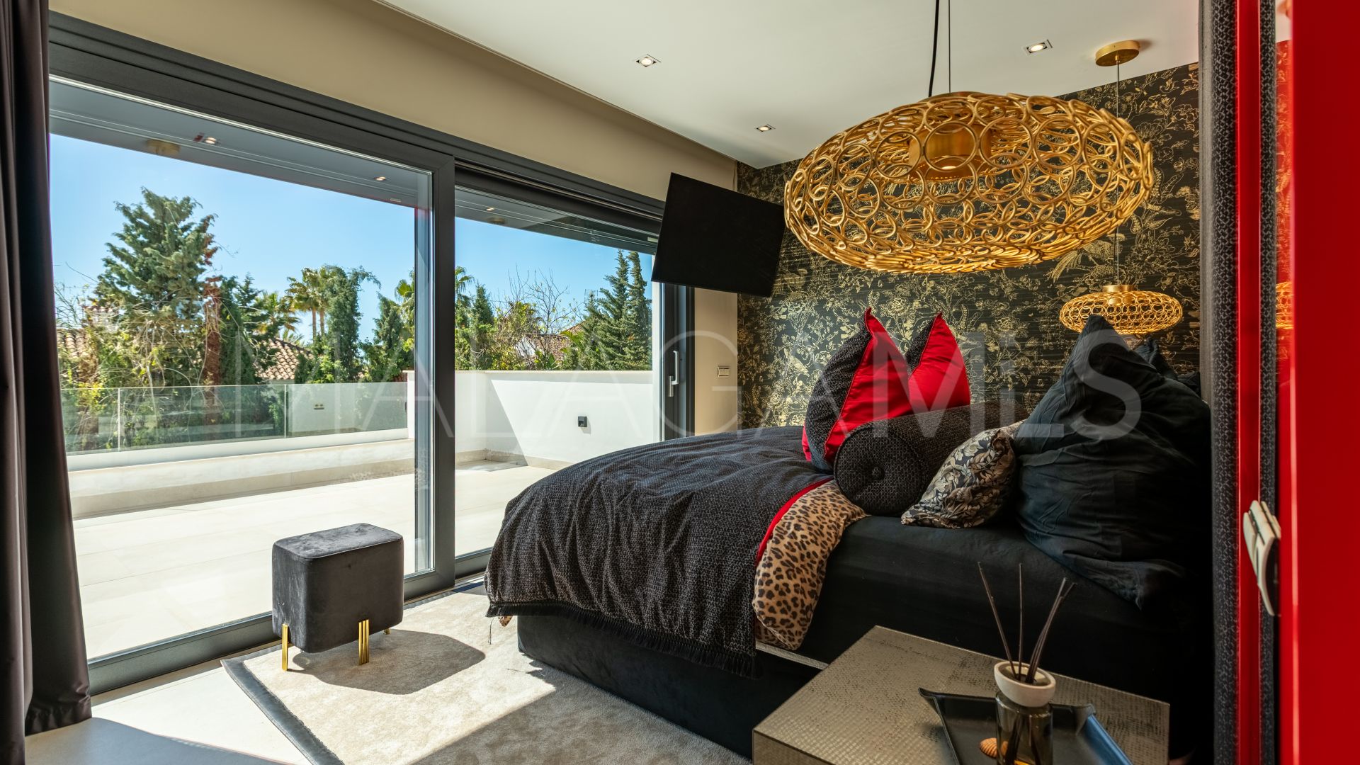 5 bedrooms Las Chapas villa for sale