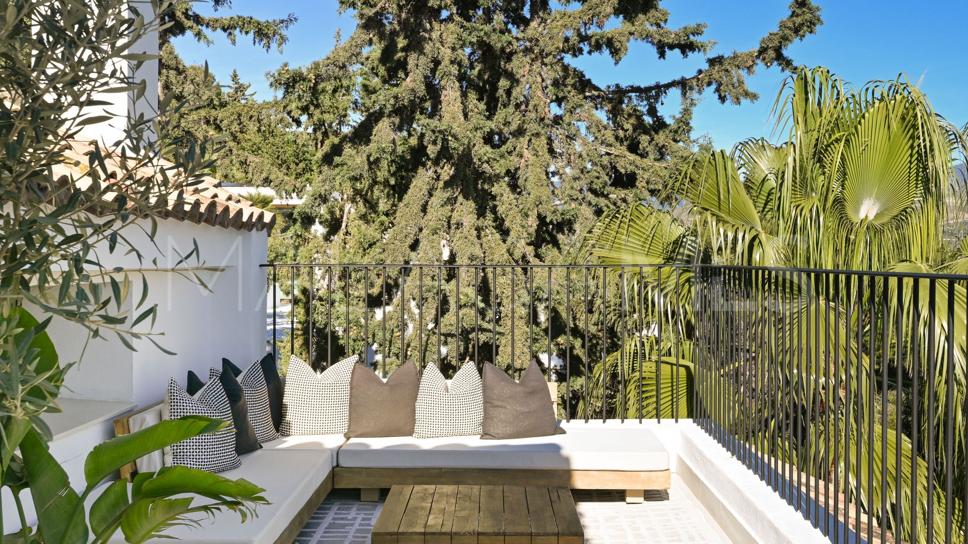 For sale Las Brisas villa with 6 bedrooms