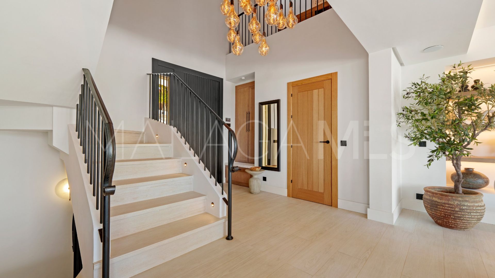 Villa for sale in Las Brisas