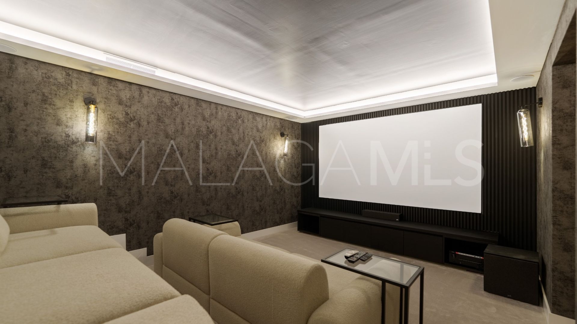 Villa for sale in Las Brisas