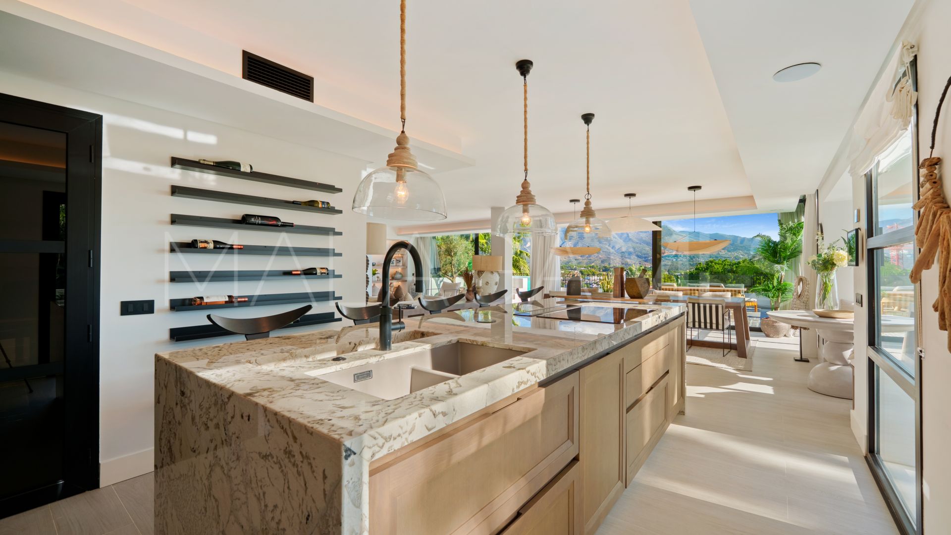 For sale Las Brisas villa with 6 bedrooms