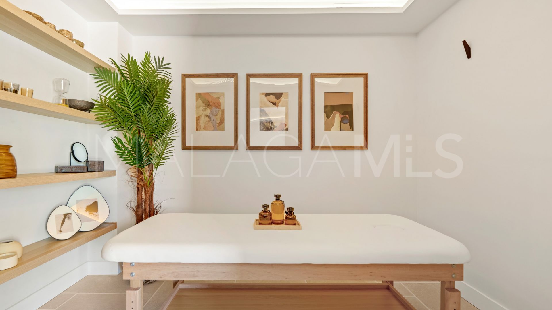 Villa for sale in Las Brisas