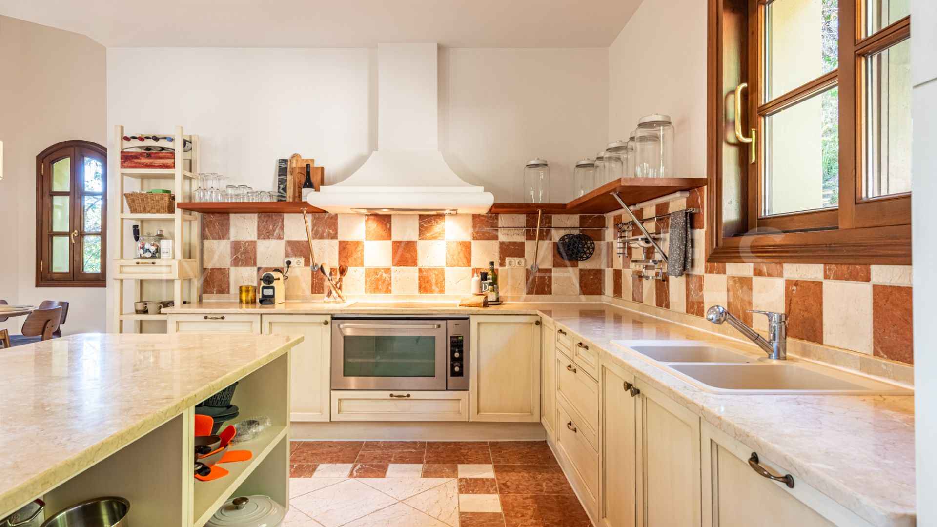 Villa for sale in La Zagaleta with 5 bedrooms