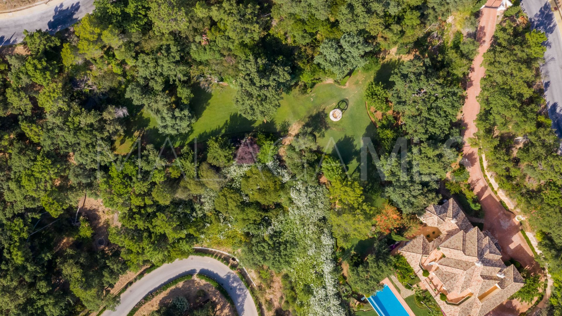 Villa for sale in La Zagaleta with 5 bedrooms