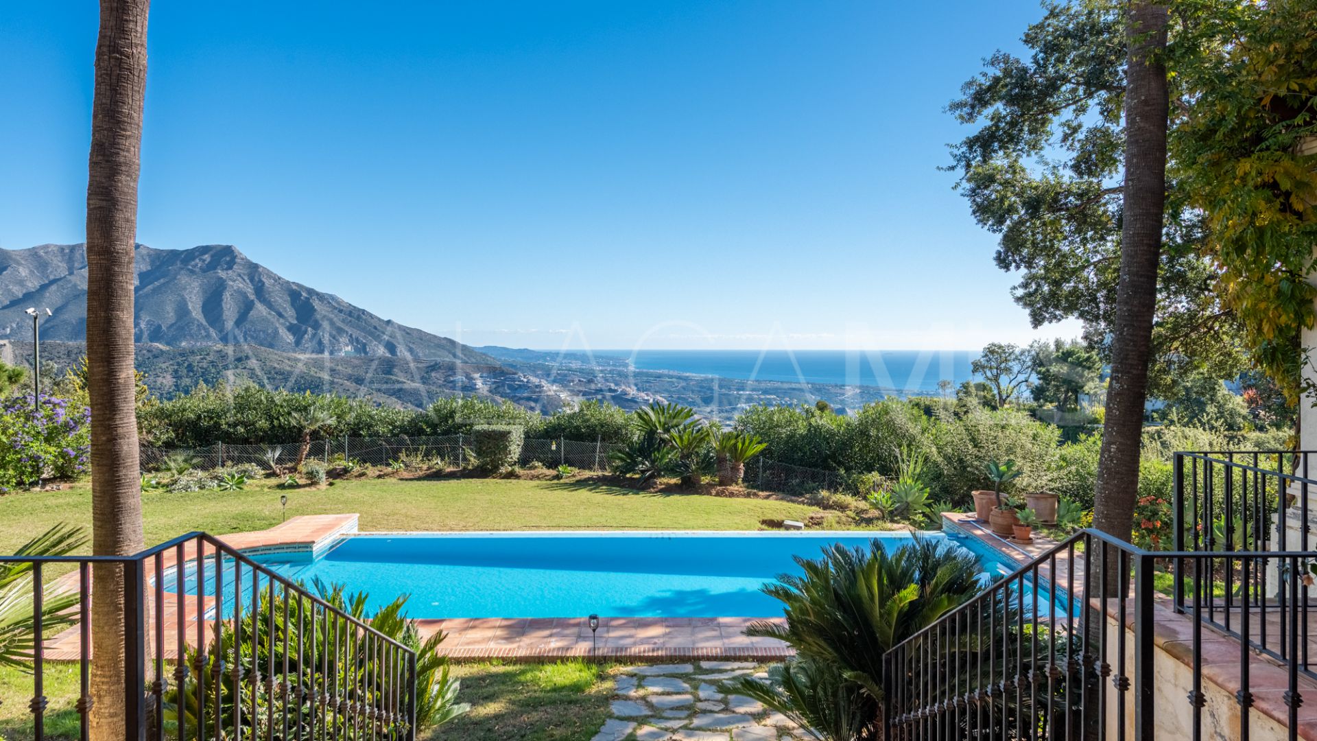 Villa for sale in La Zagaleta with 5 bedrooms