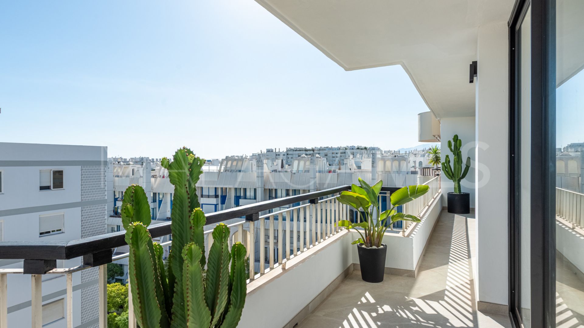 For sale 3 bedrooms penthouse in Marbella Centro