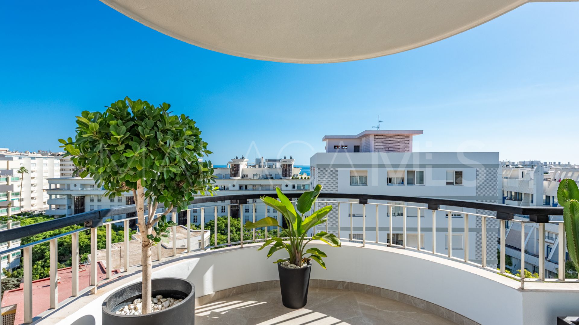 For sale 3 bedrooms penthouse in Marbella Centro