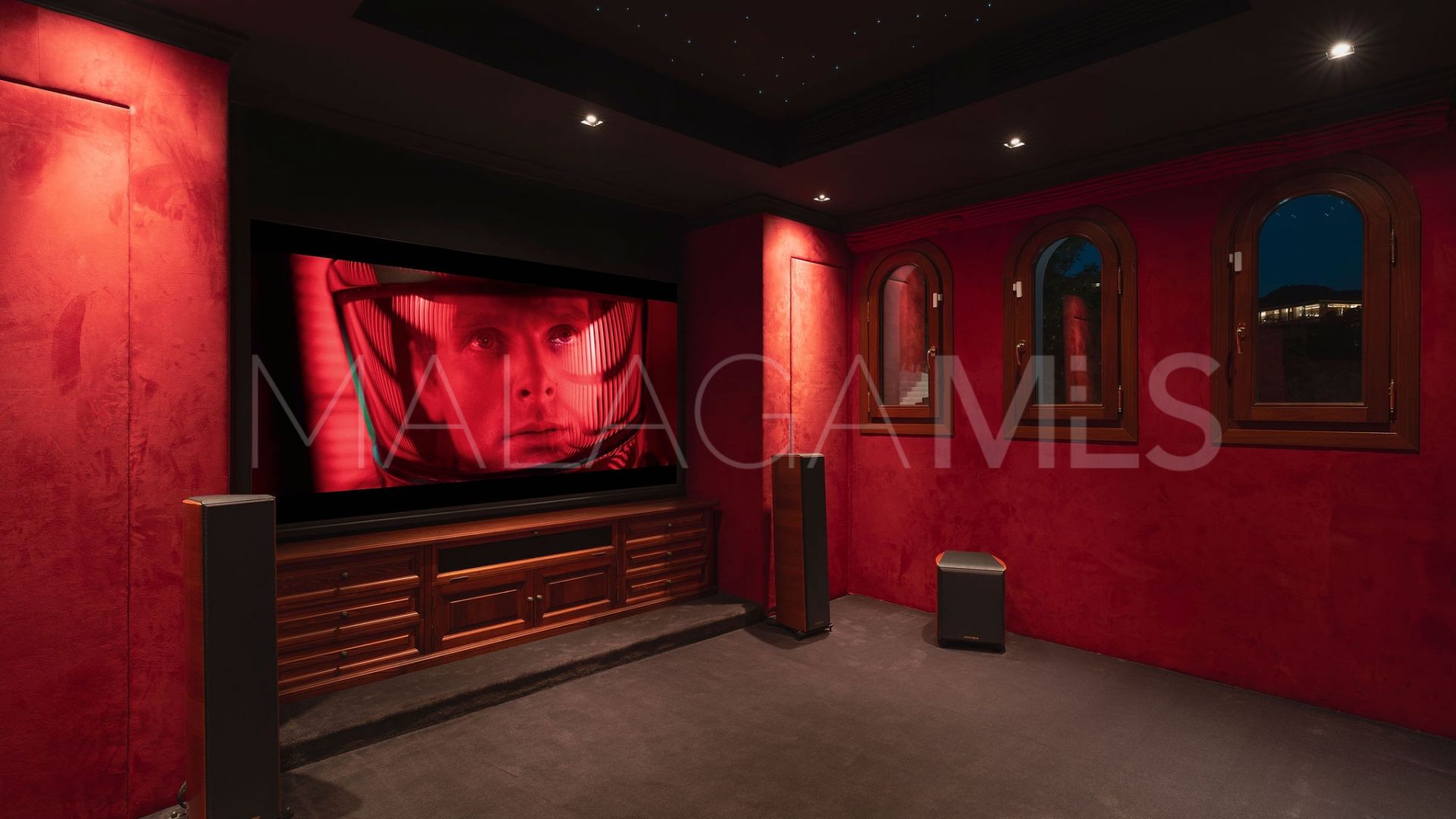 Buy villa in El Madroñal